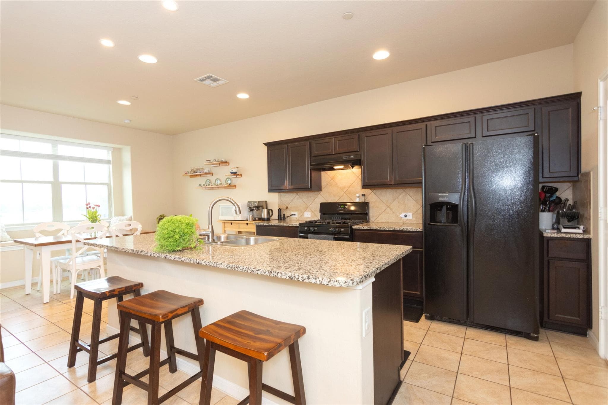 2880  Donnell Dr  #2203