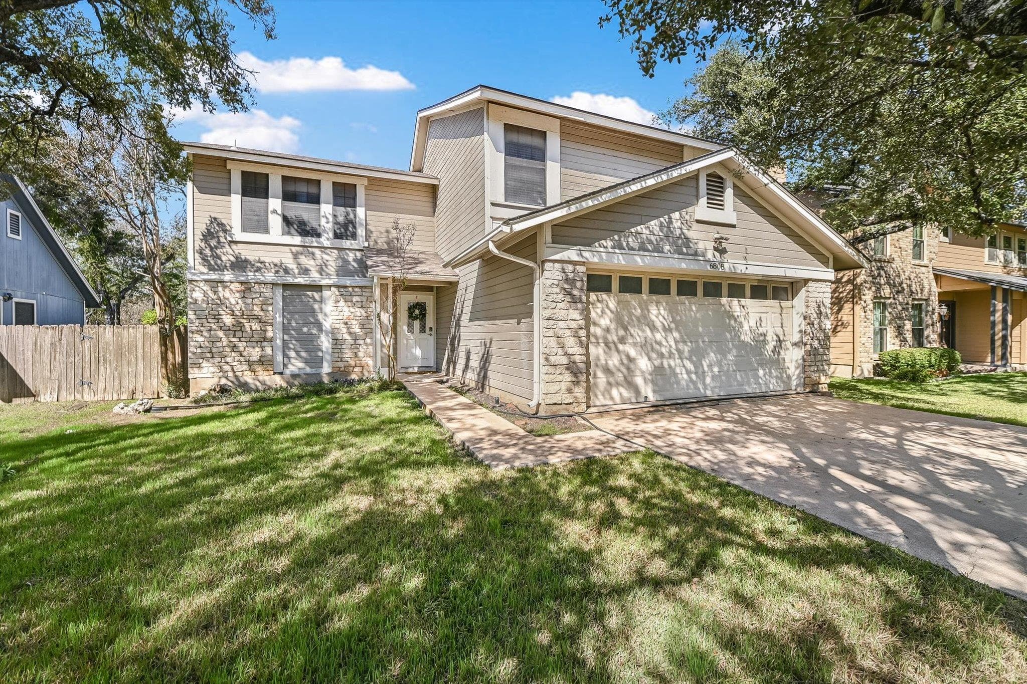 6808  Luckenbach Ln