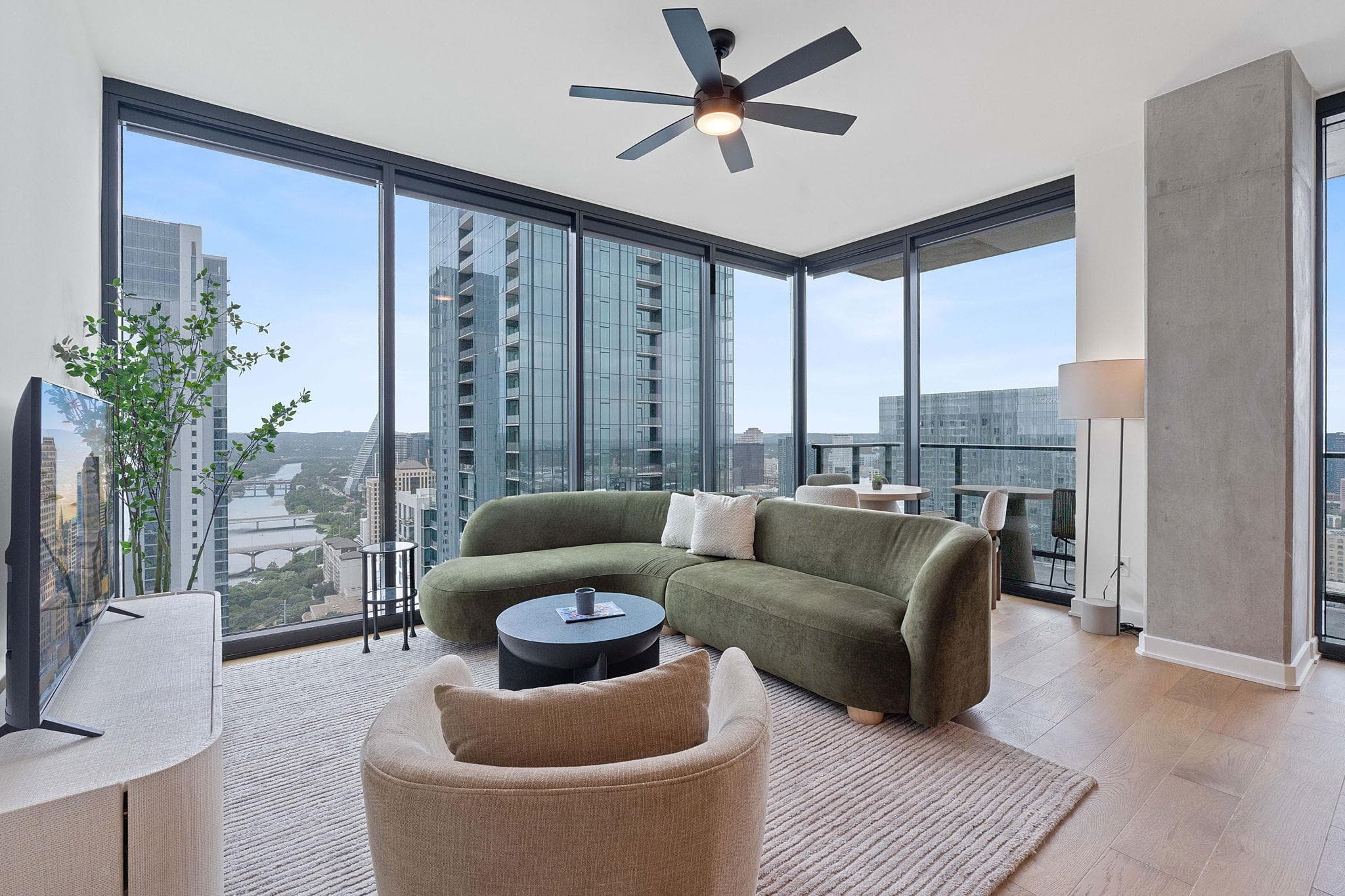84  East Ave  #1801