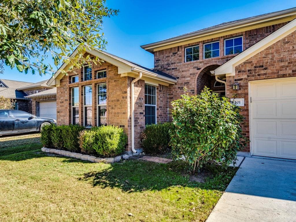 401  Strawberry Blonde Dr