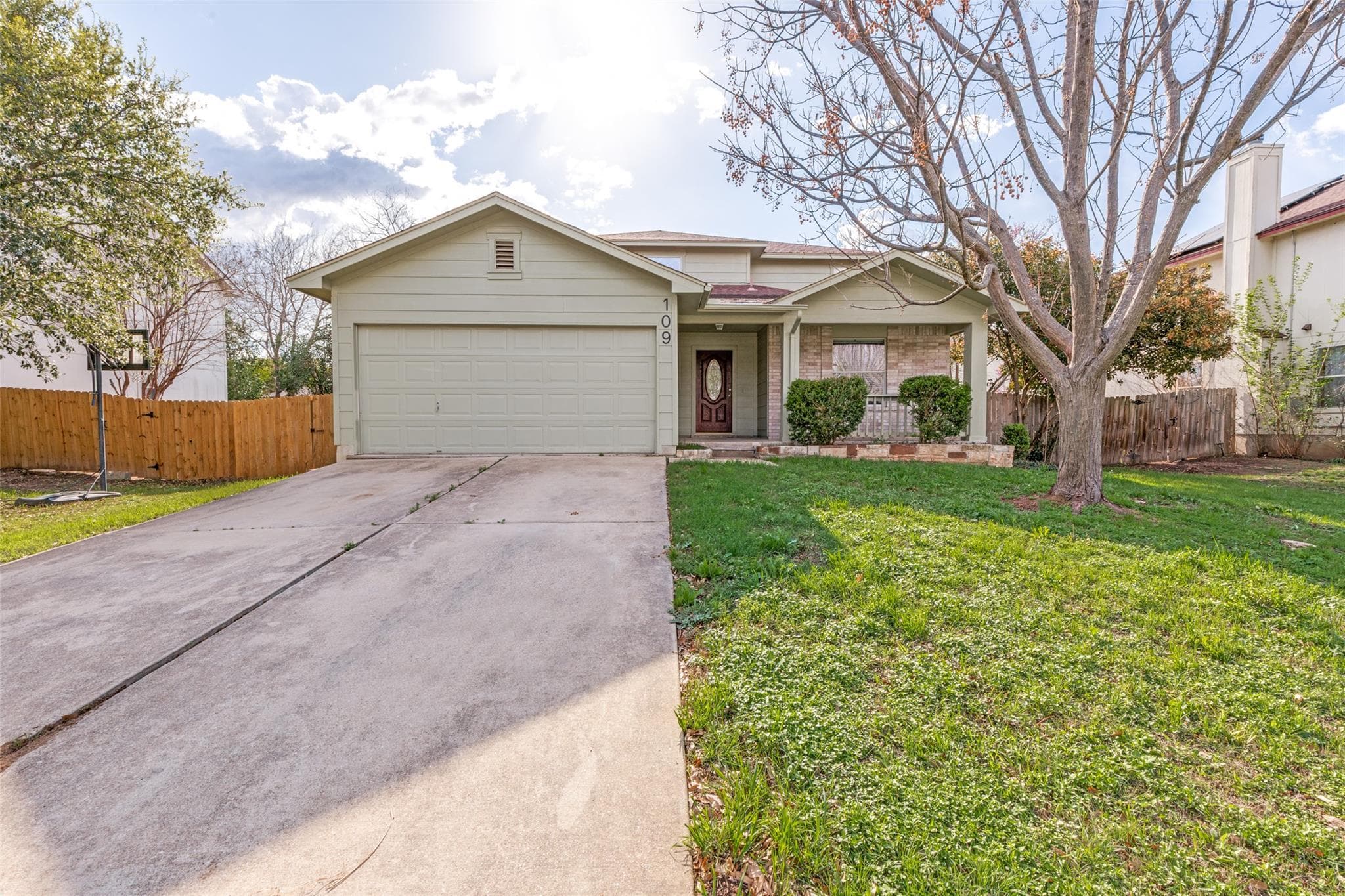 109  Orange Tree Ln