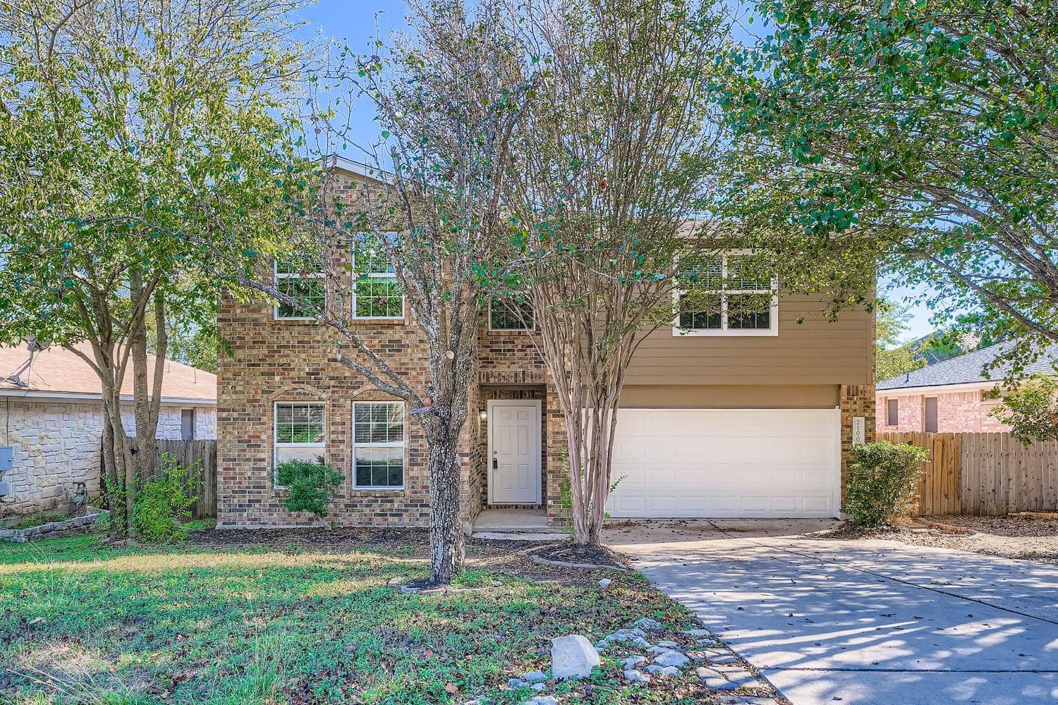 2100  Coachlamp Dr
