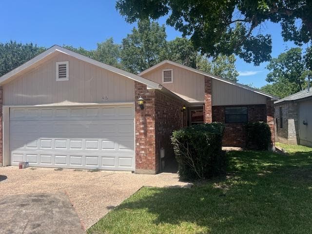 416  Village Ln
