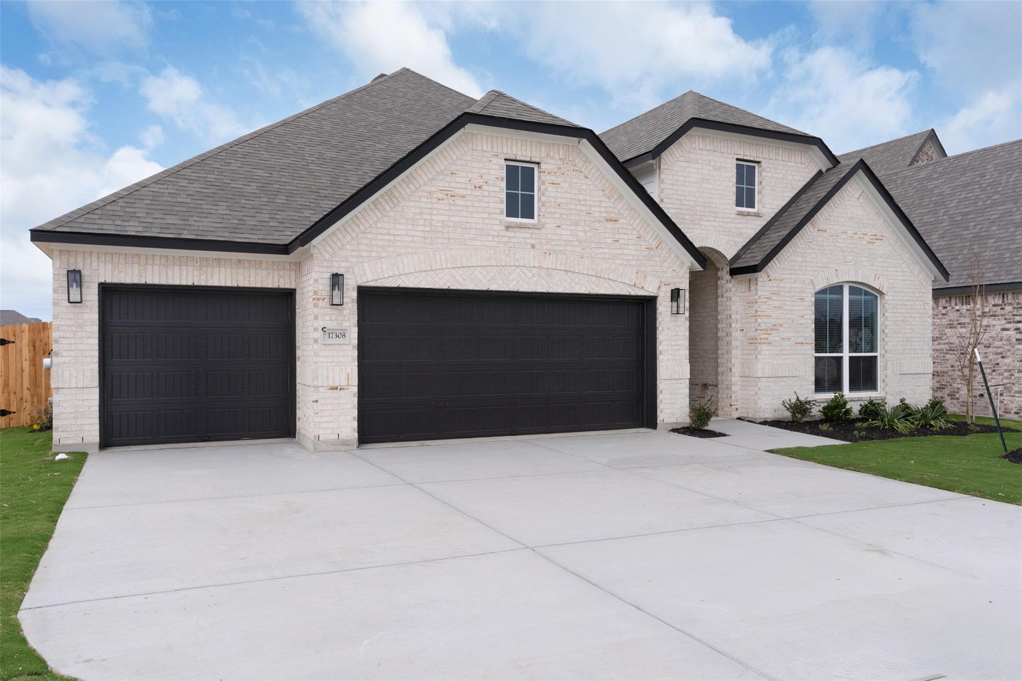 2212  Tobiano Trce