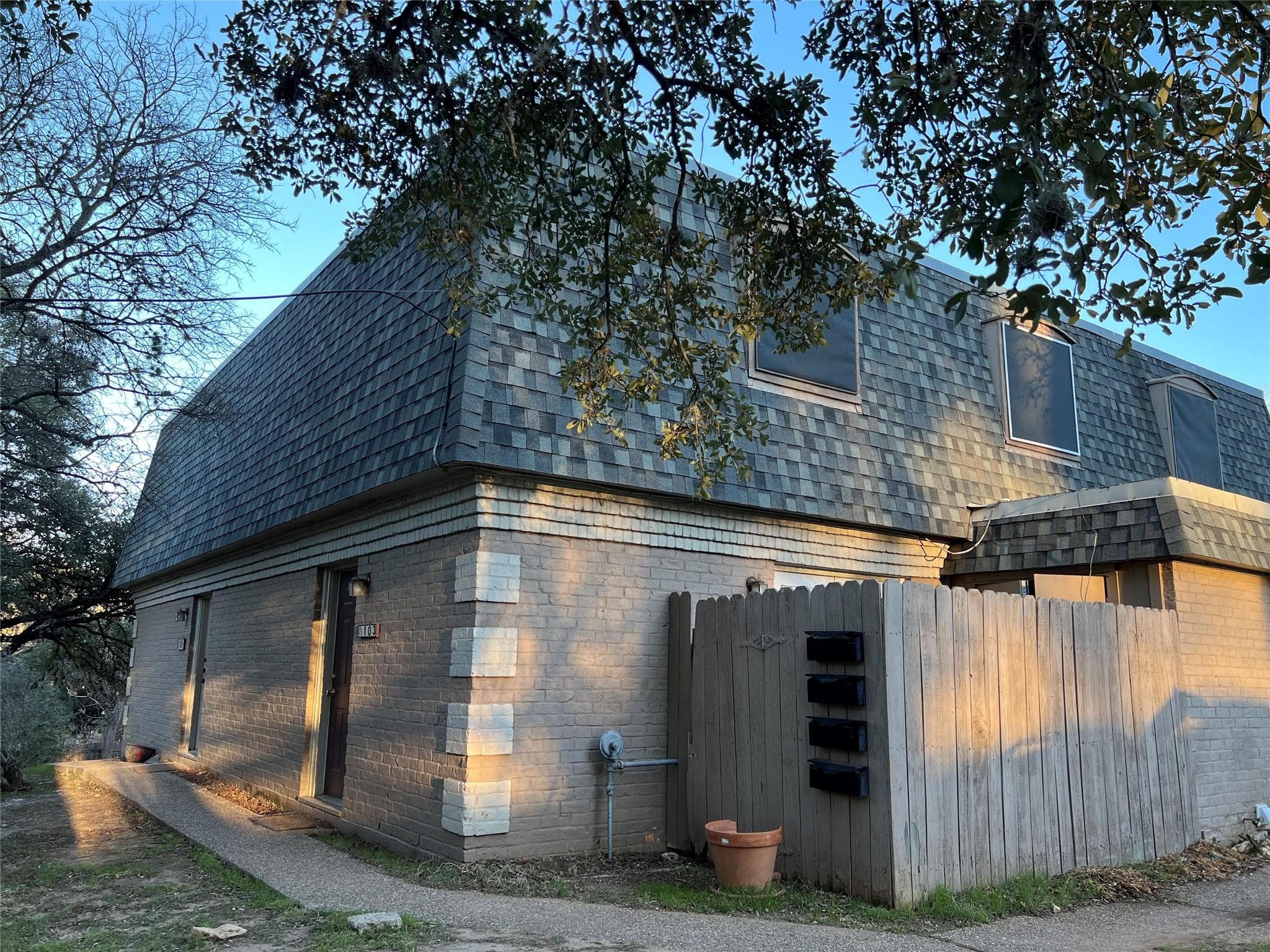 2306  Barton Village Cir