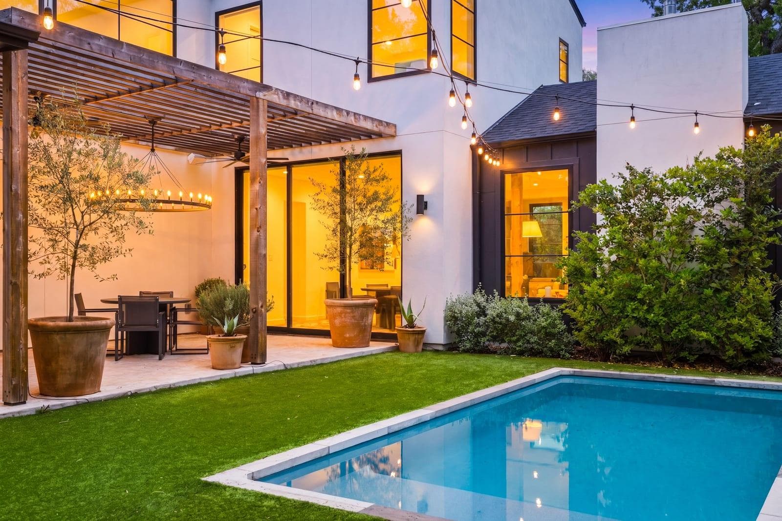 907  Karen Ave