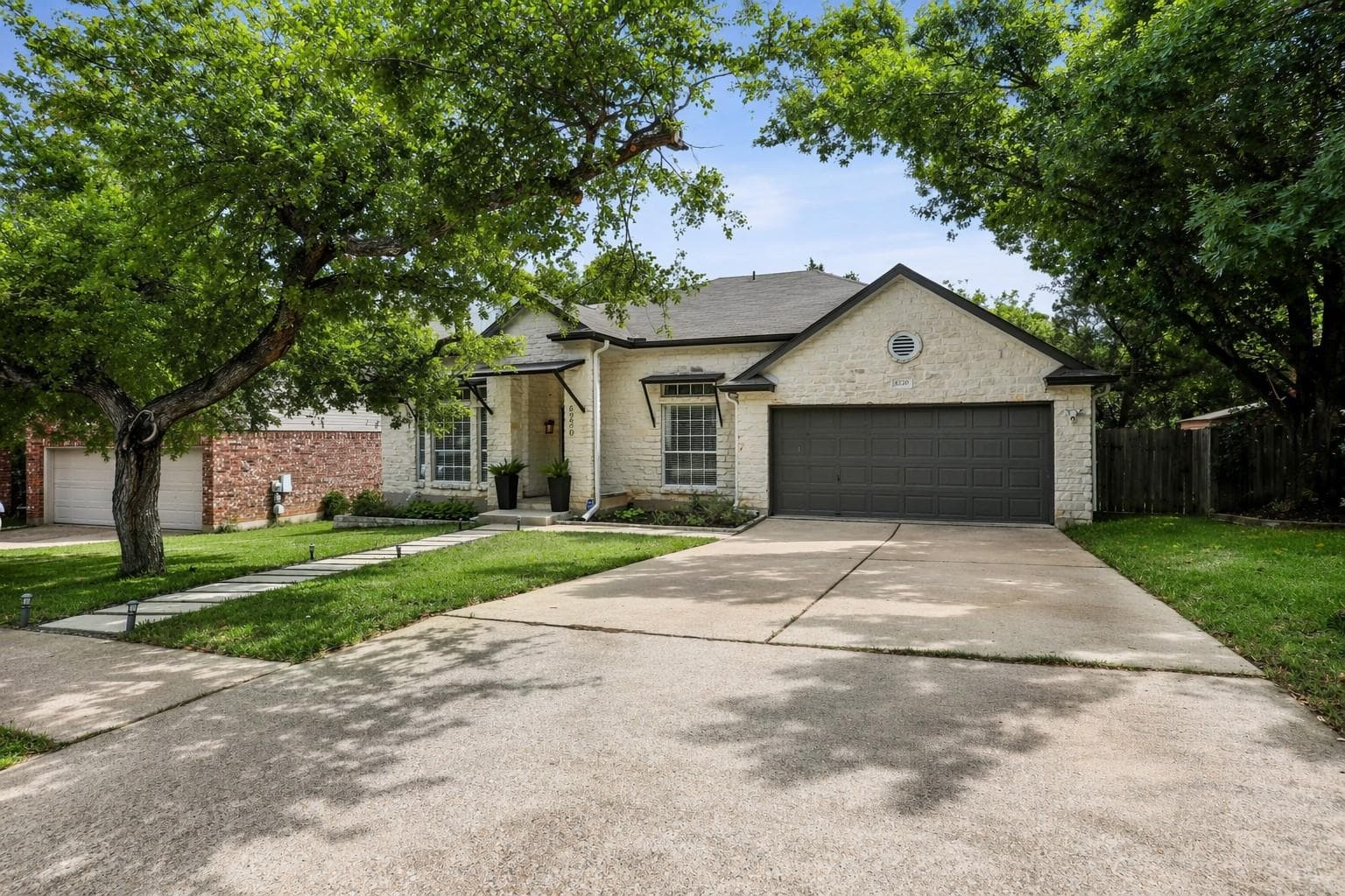 6220  Harrogate Dr