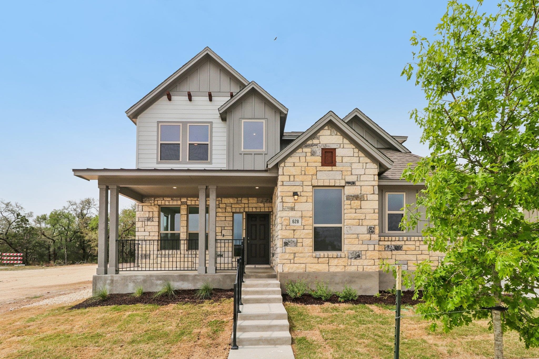 628  Treadwell Ln