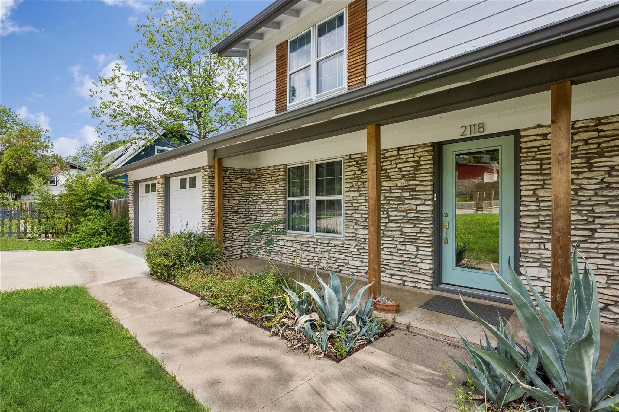 2118  Vanderbilt Ln