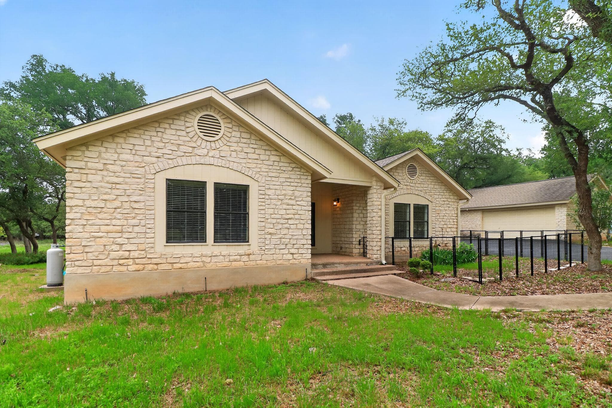 128  Mockingbird Ln
