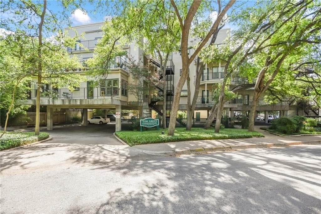 3115  Tom Green St  #404