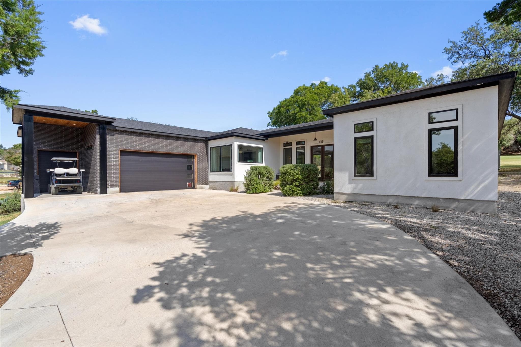 418  Venture Blvd S