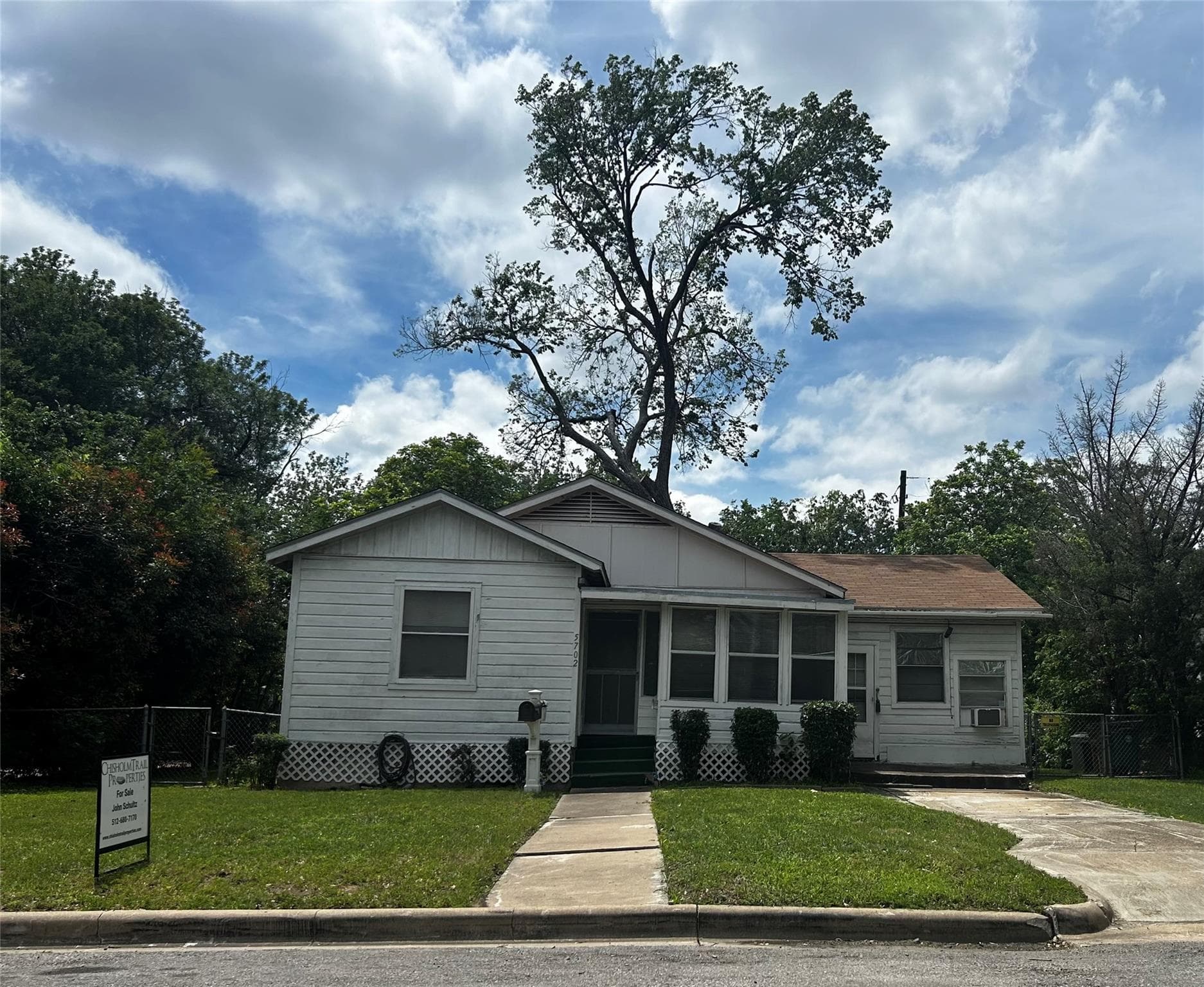 5702  Duval St