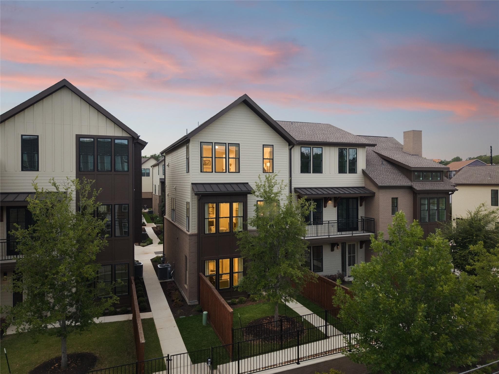 2209  Woodland Ave  #203