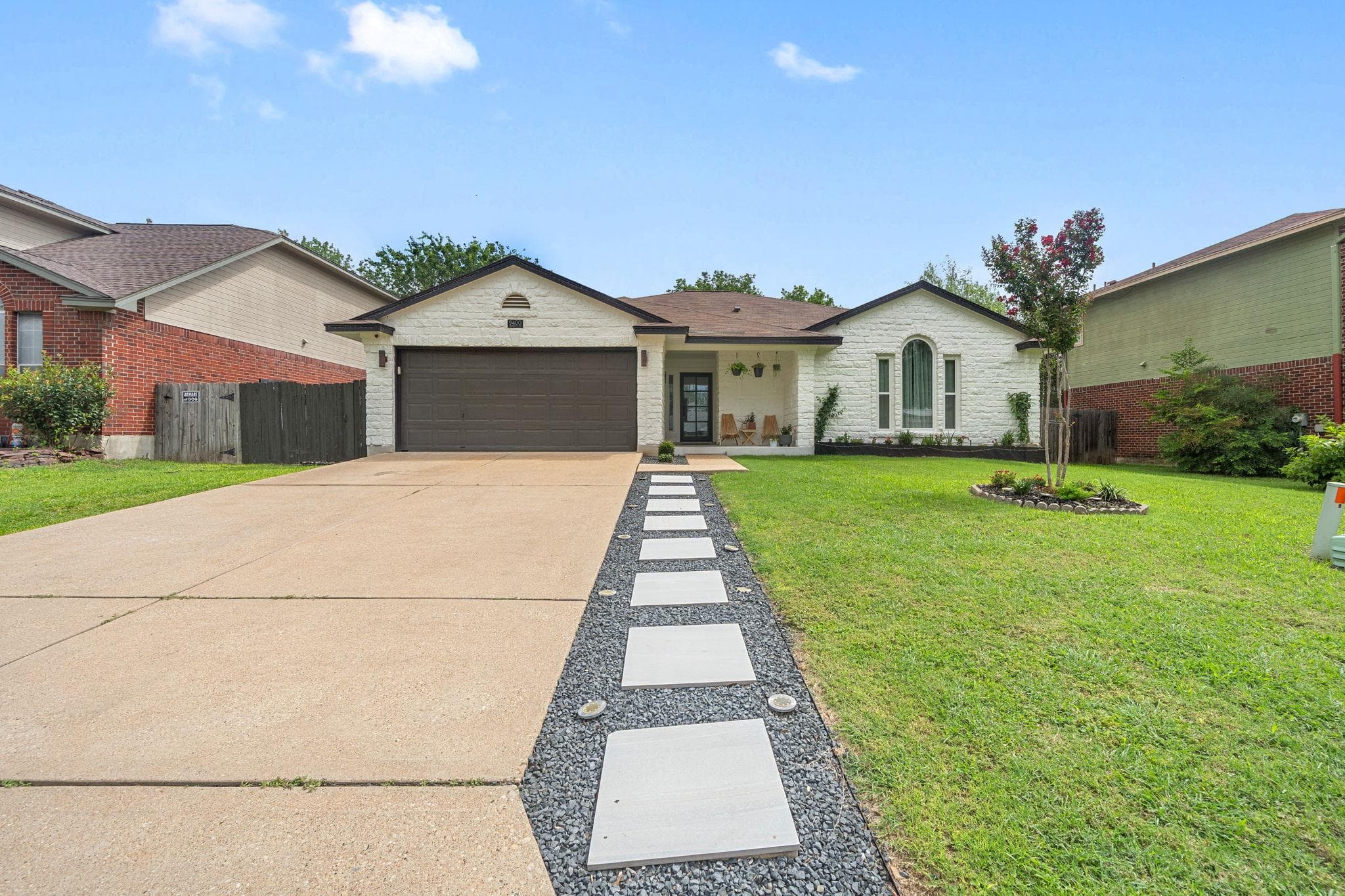 9400  Lightwood Loop