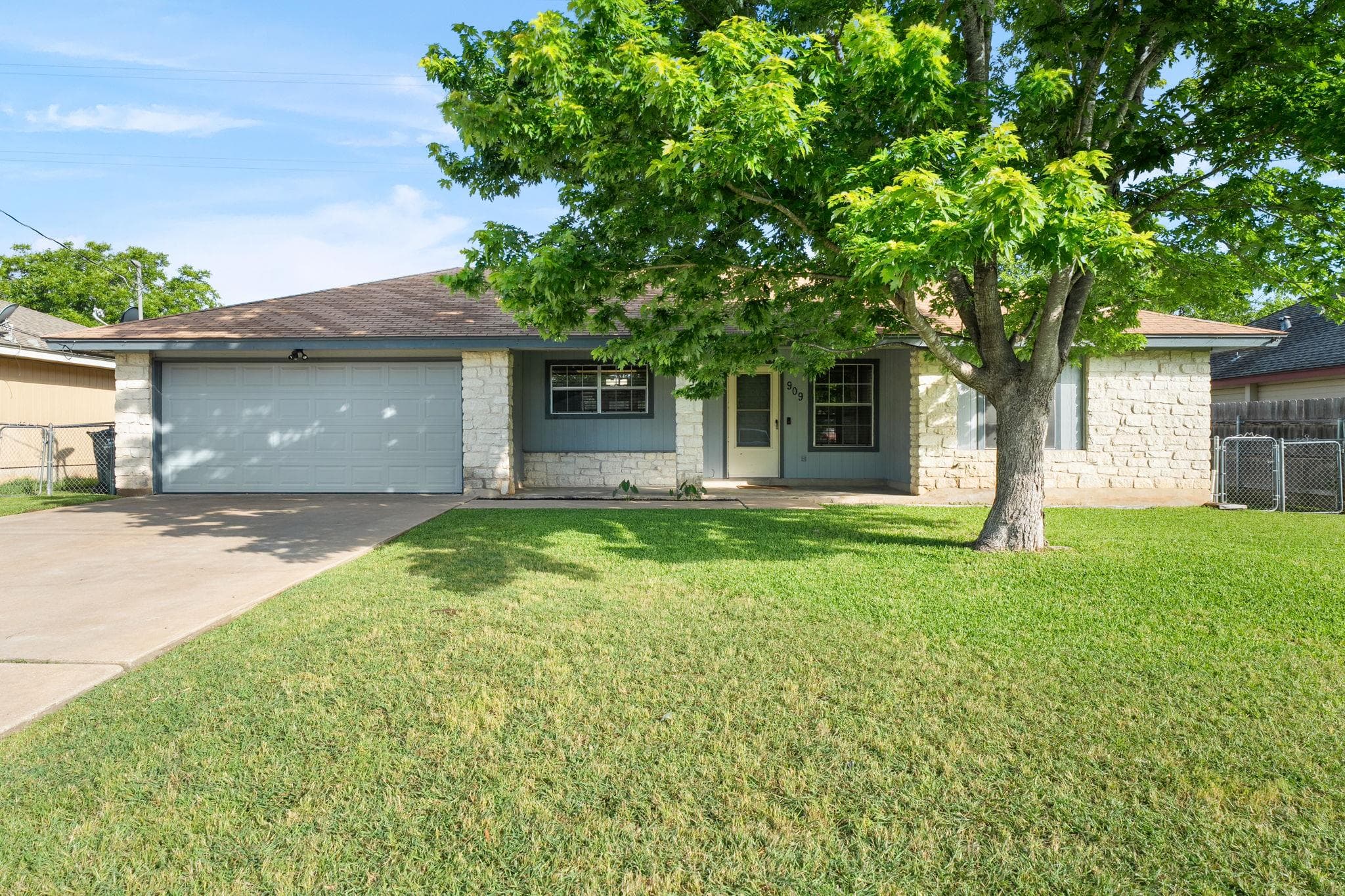 909  Garden View Dr