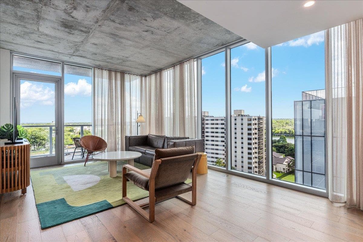 48  East Ave  #1308