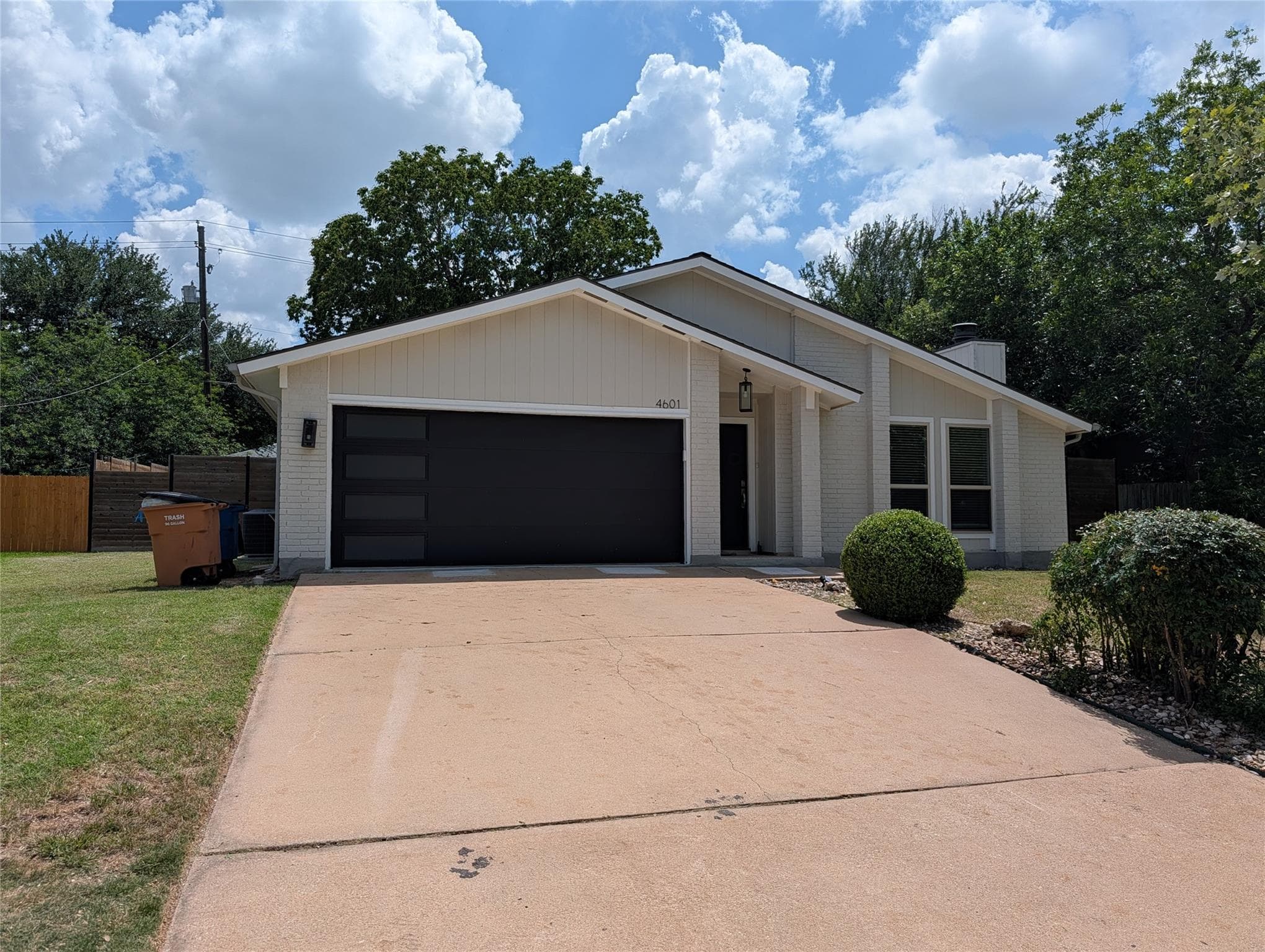 4601  Tamarack Trl