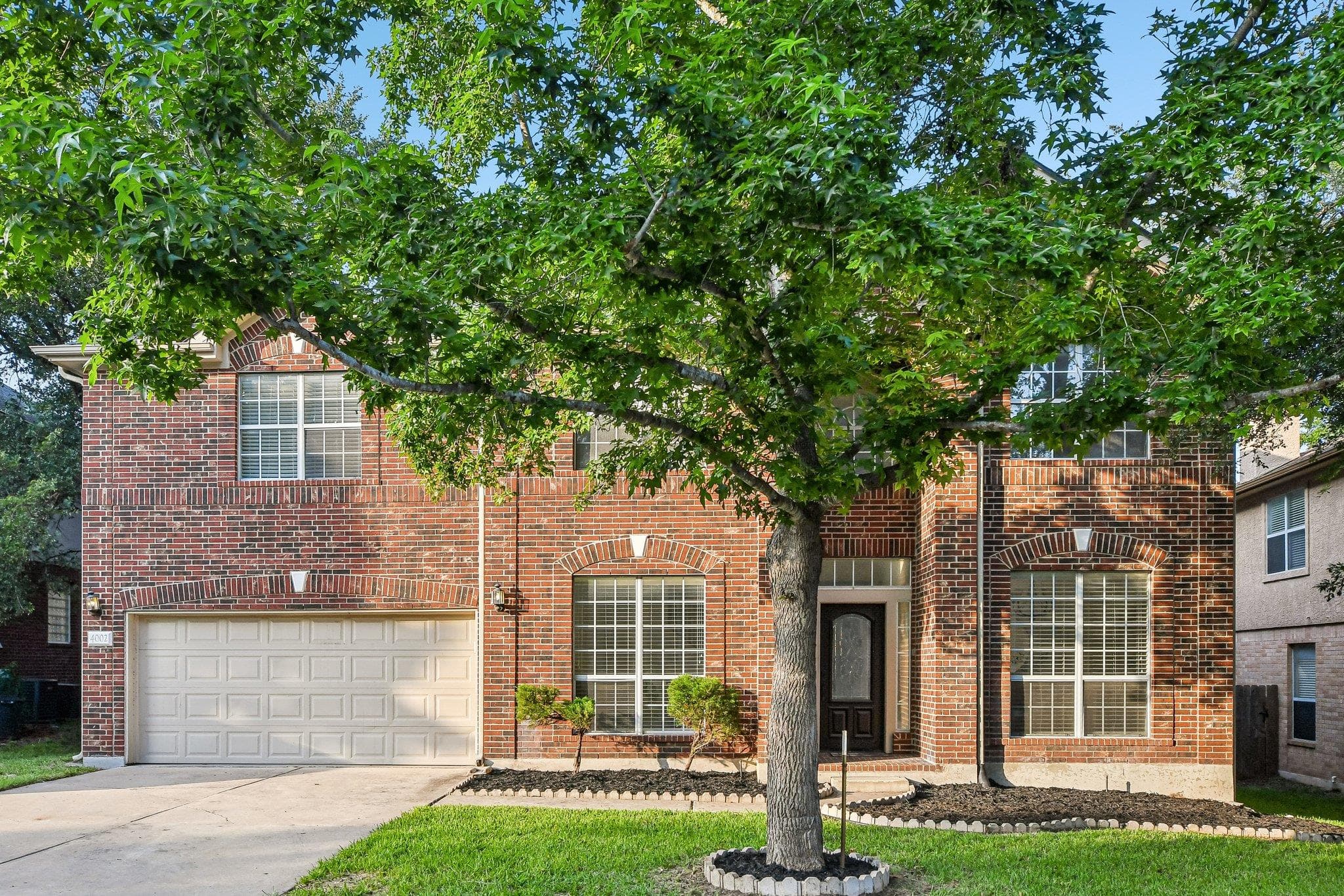 4002  Lord Byron Cir