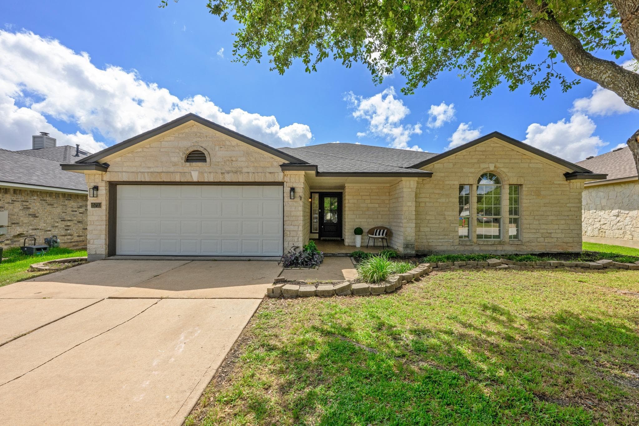 15733  Cadoz Dr