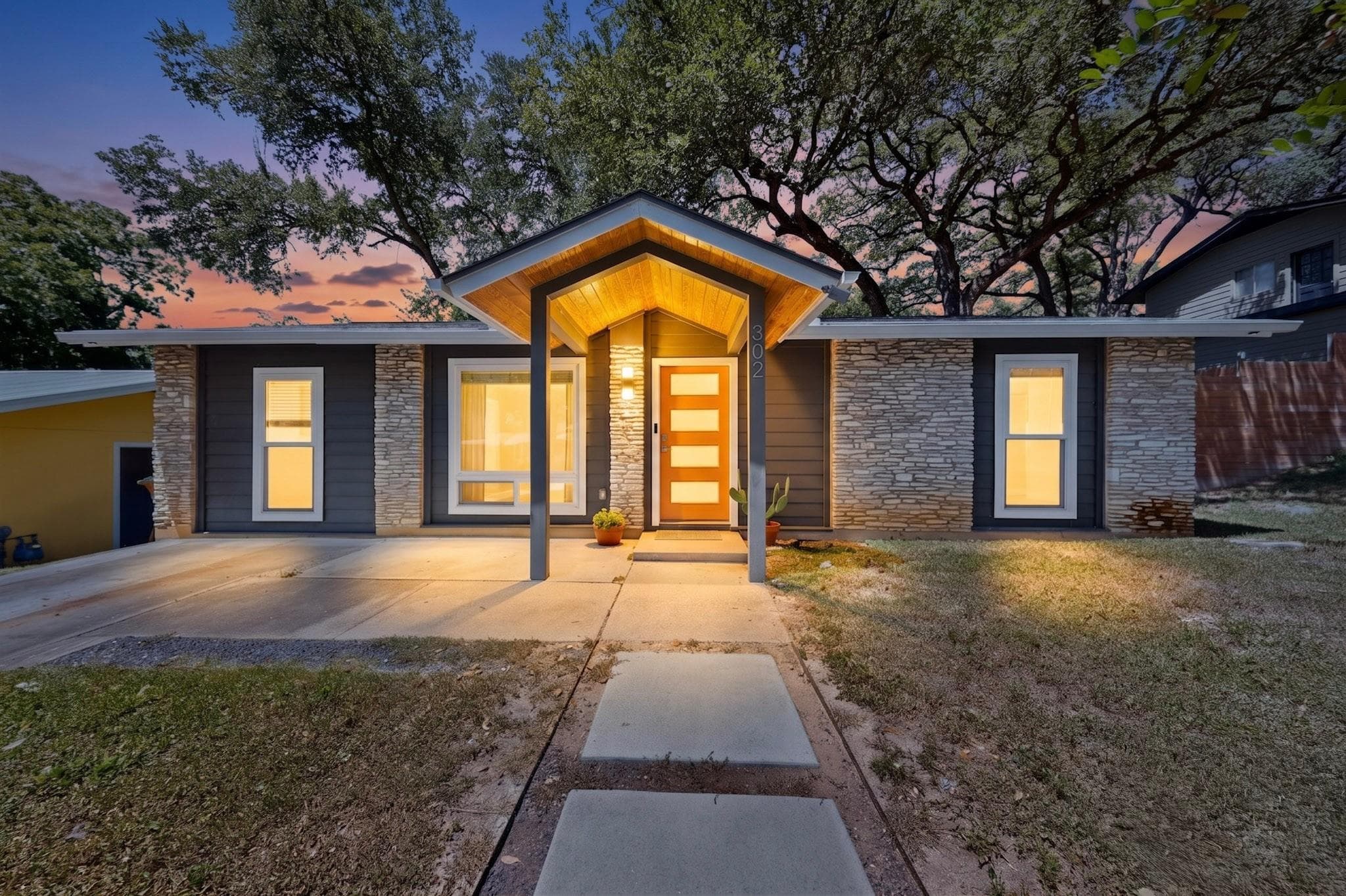 302  Rowland Dr