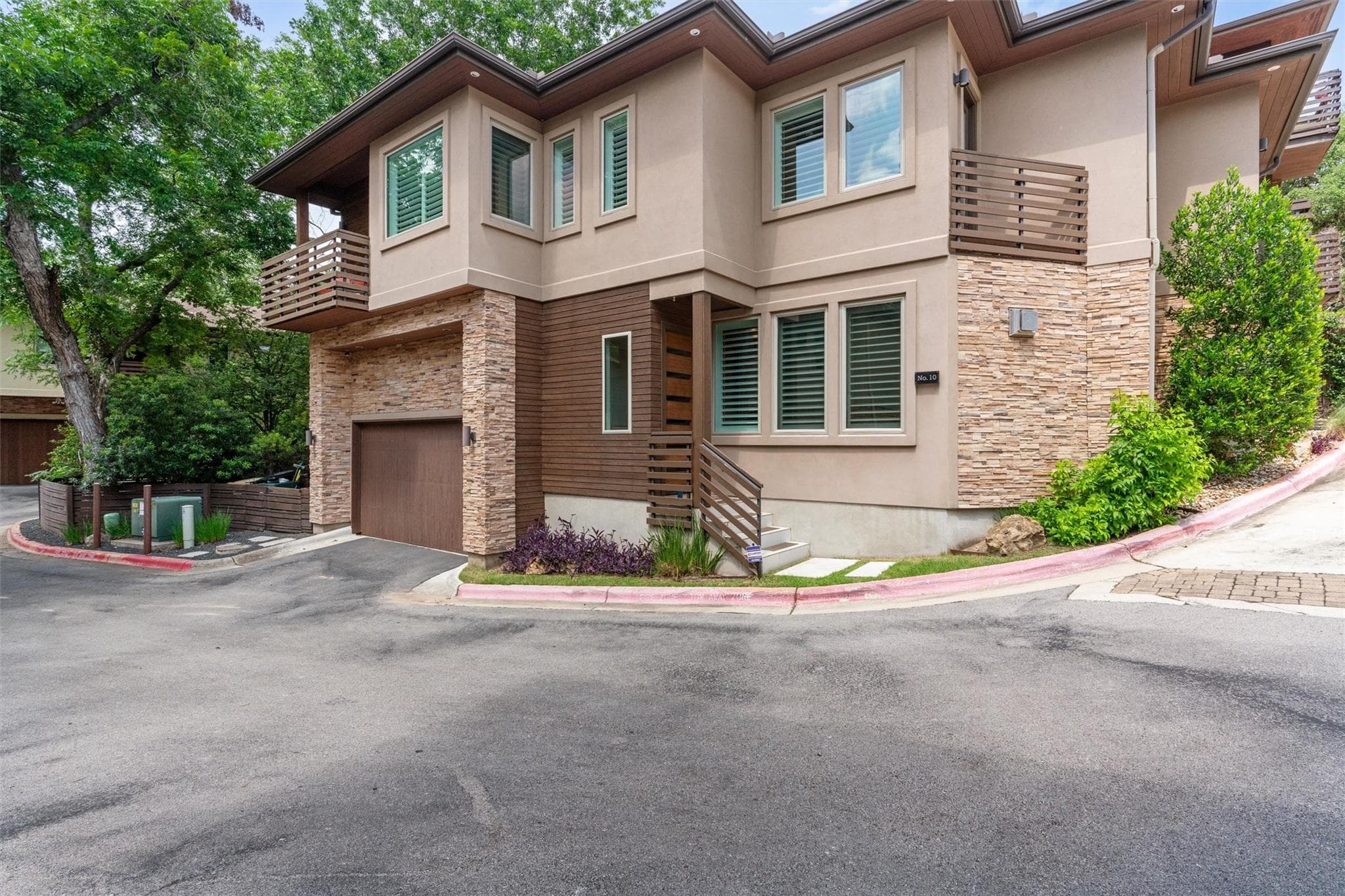 1227  Newning Ave  #10
