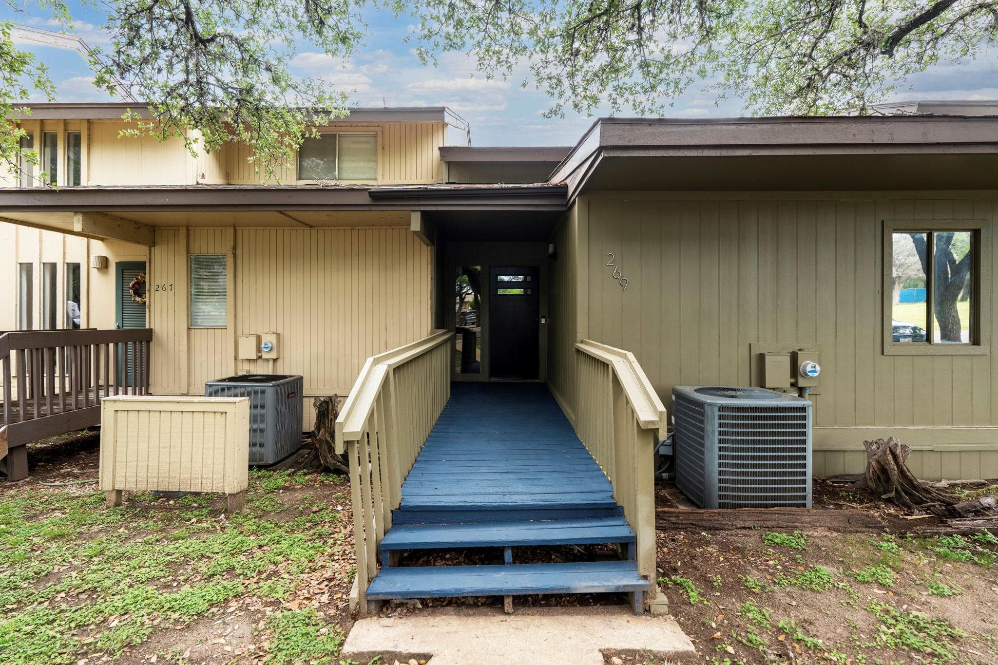 269  Venture Blvd S