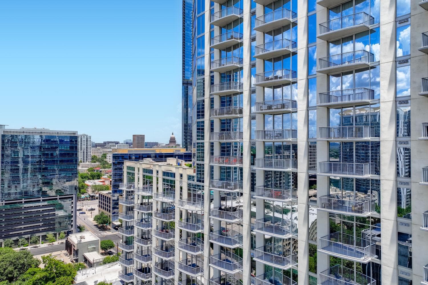 360 Nueces St #1208
