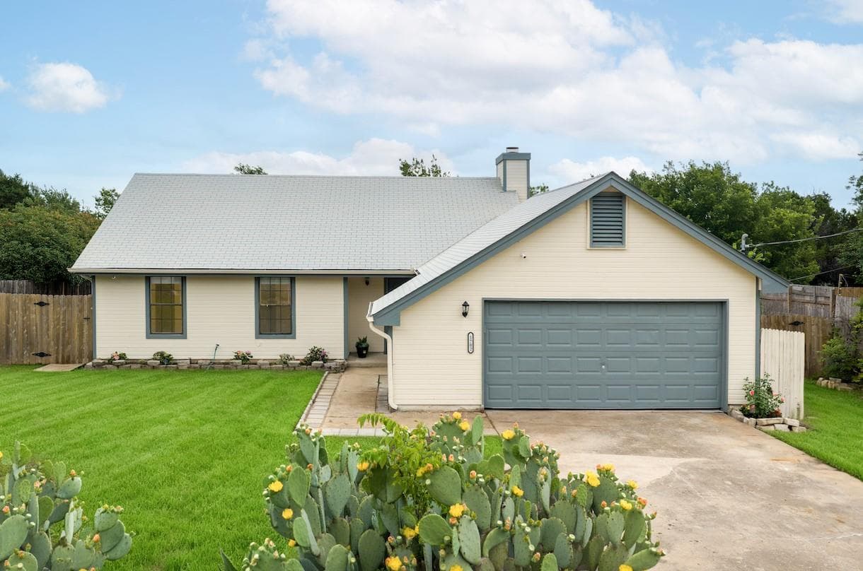 1702  Ireland Dr