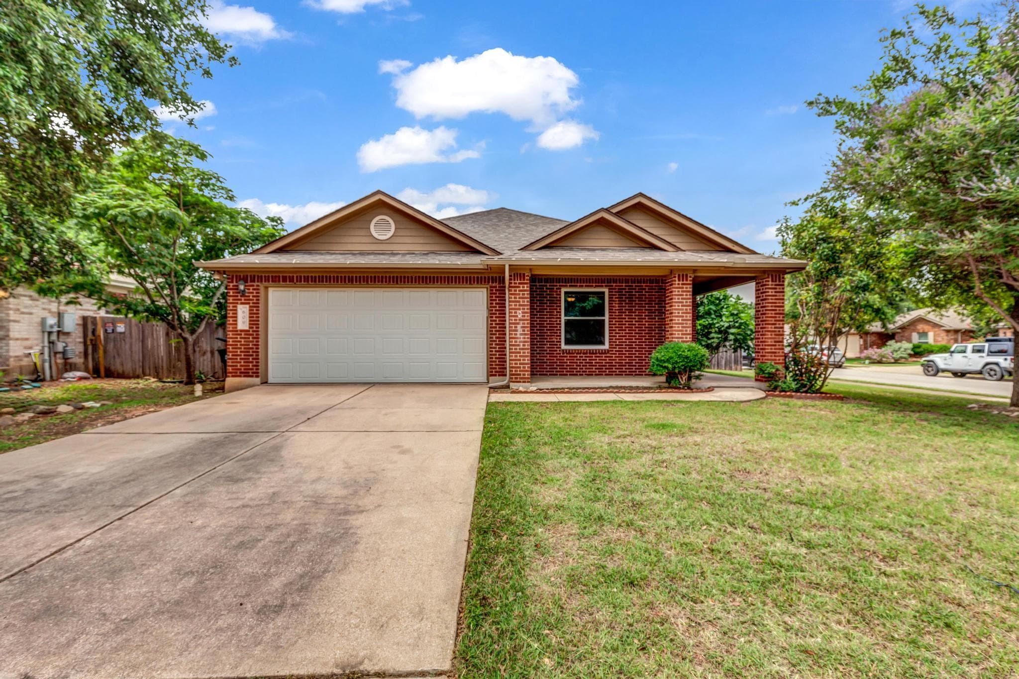 609  Golden Gate Dr