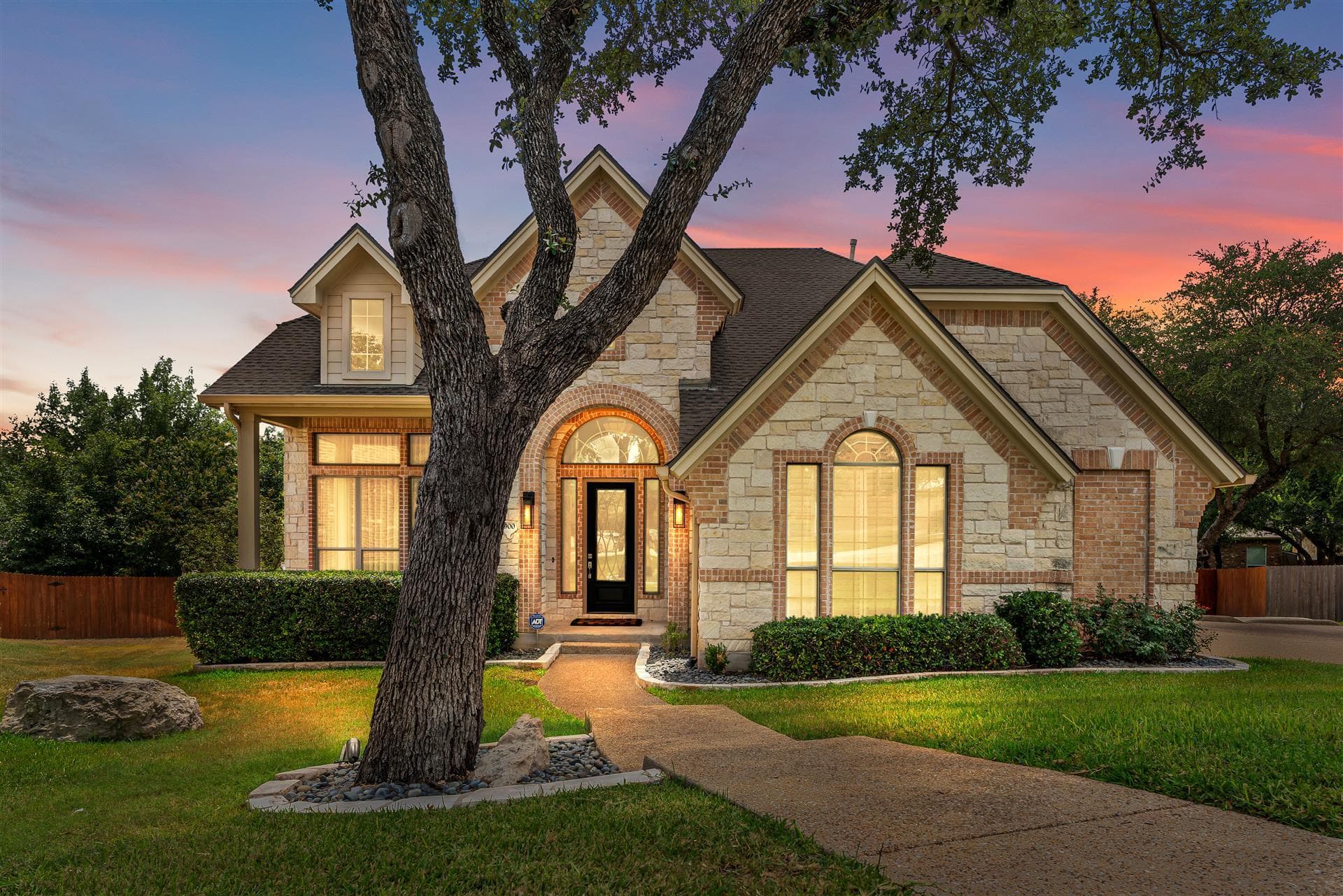 3900  Simon Ridge Ct