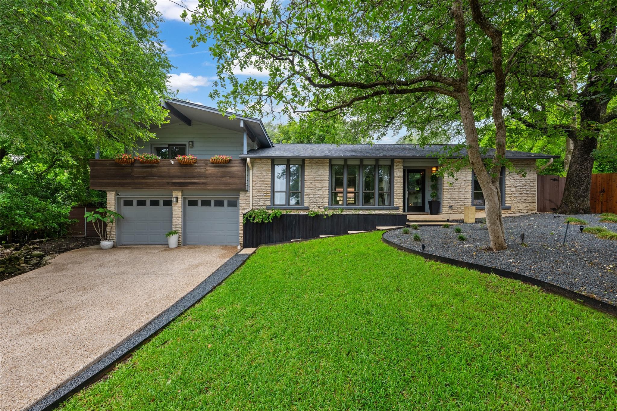 8400 Mesa Doble Ln