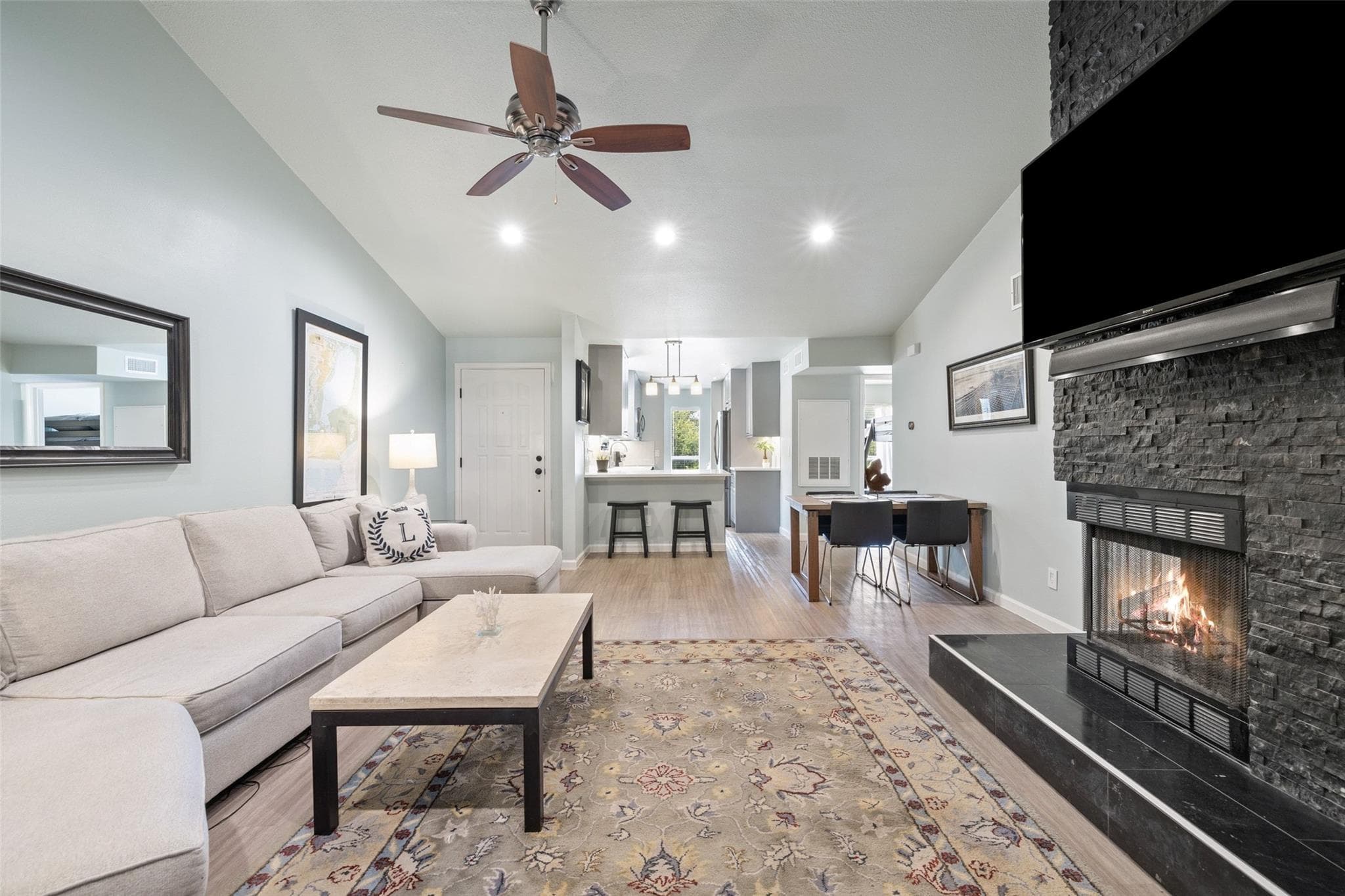 2450  Wickersham Ln  #302