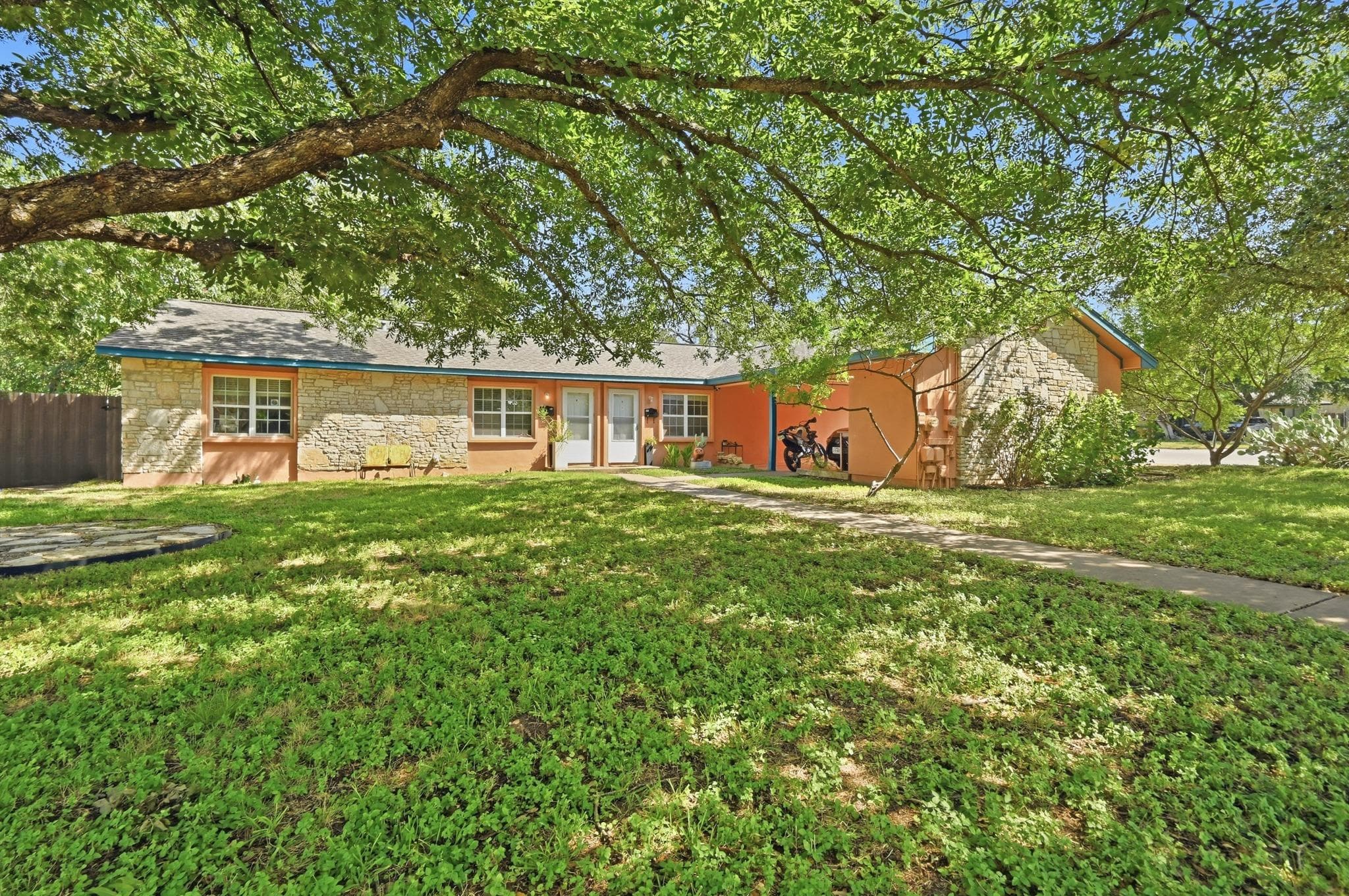 4910  Suburban Dr