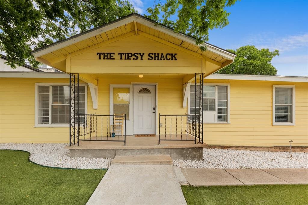 102 E Liberty Ave