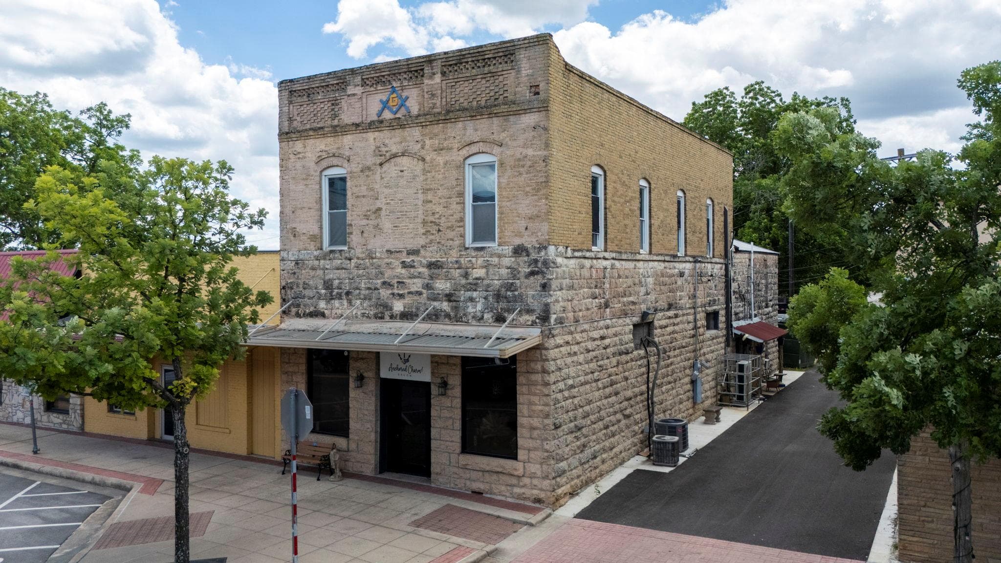 107 W Center St