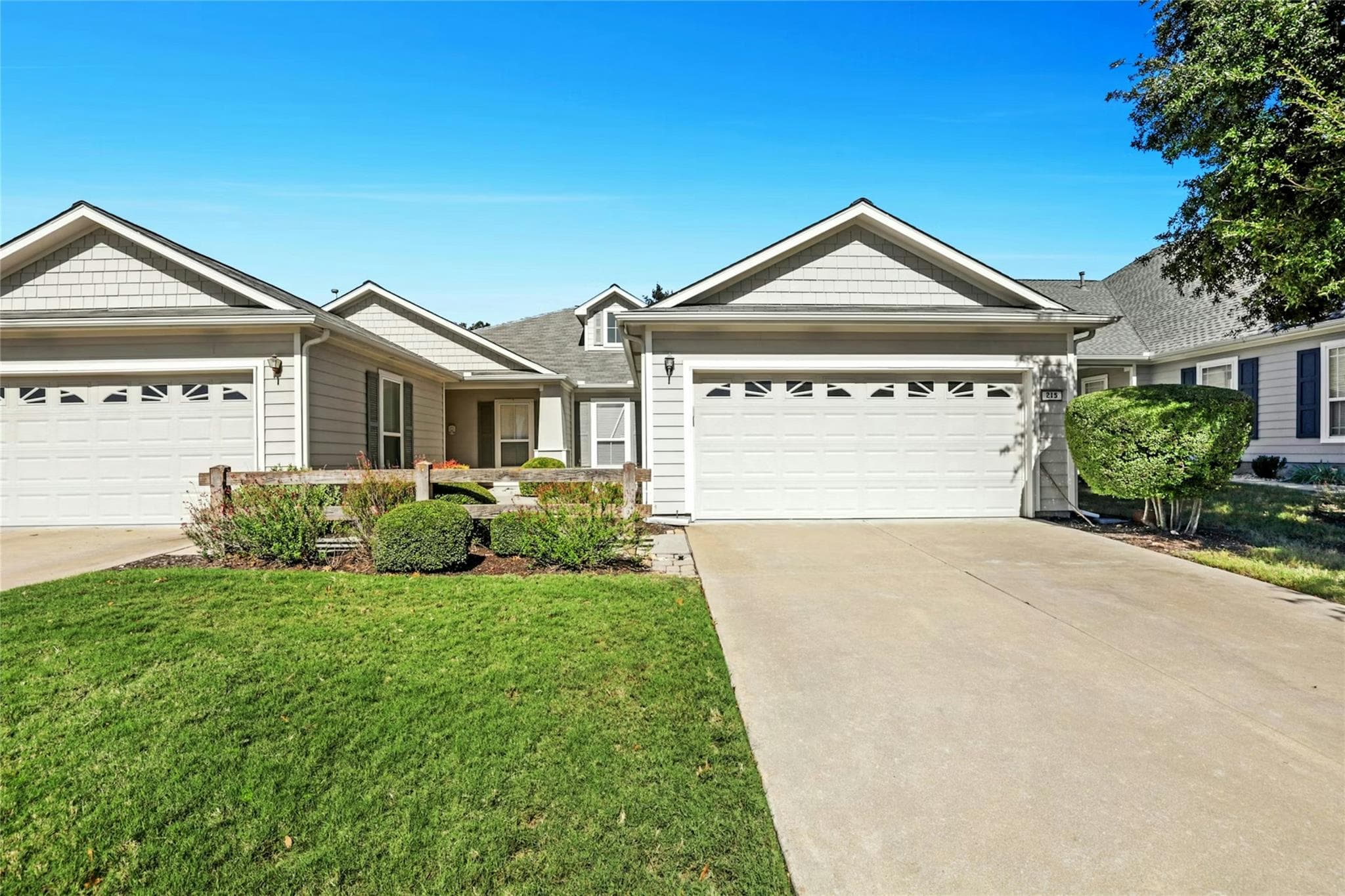 215 Bonham Loop