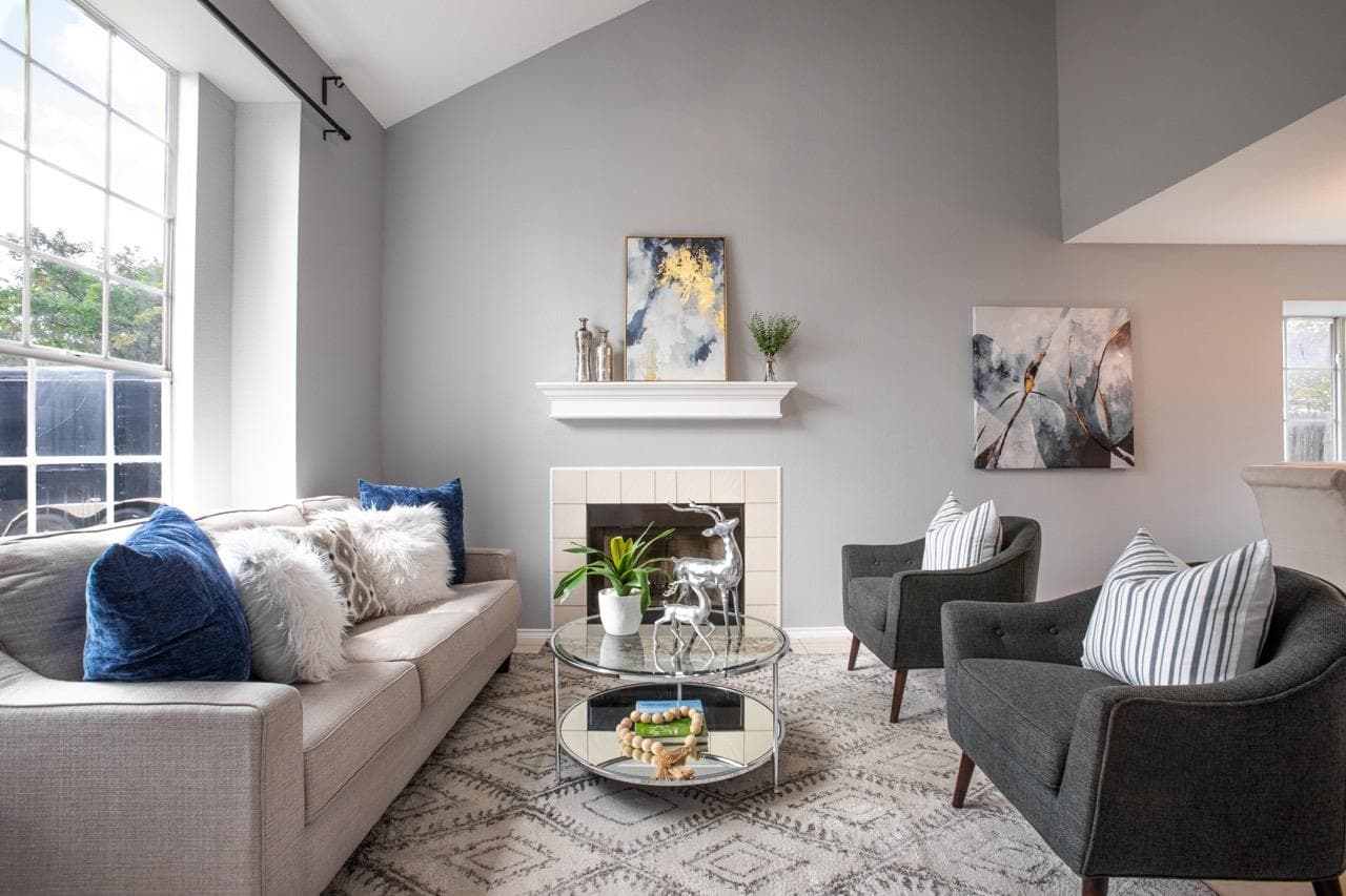 902 Valley Glen Cv