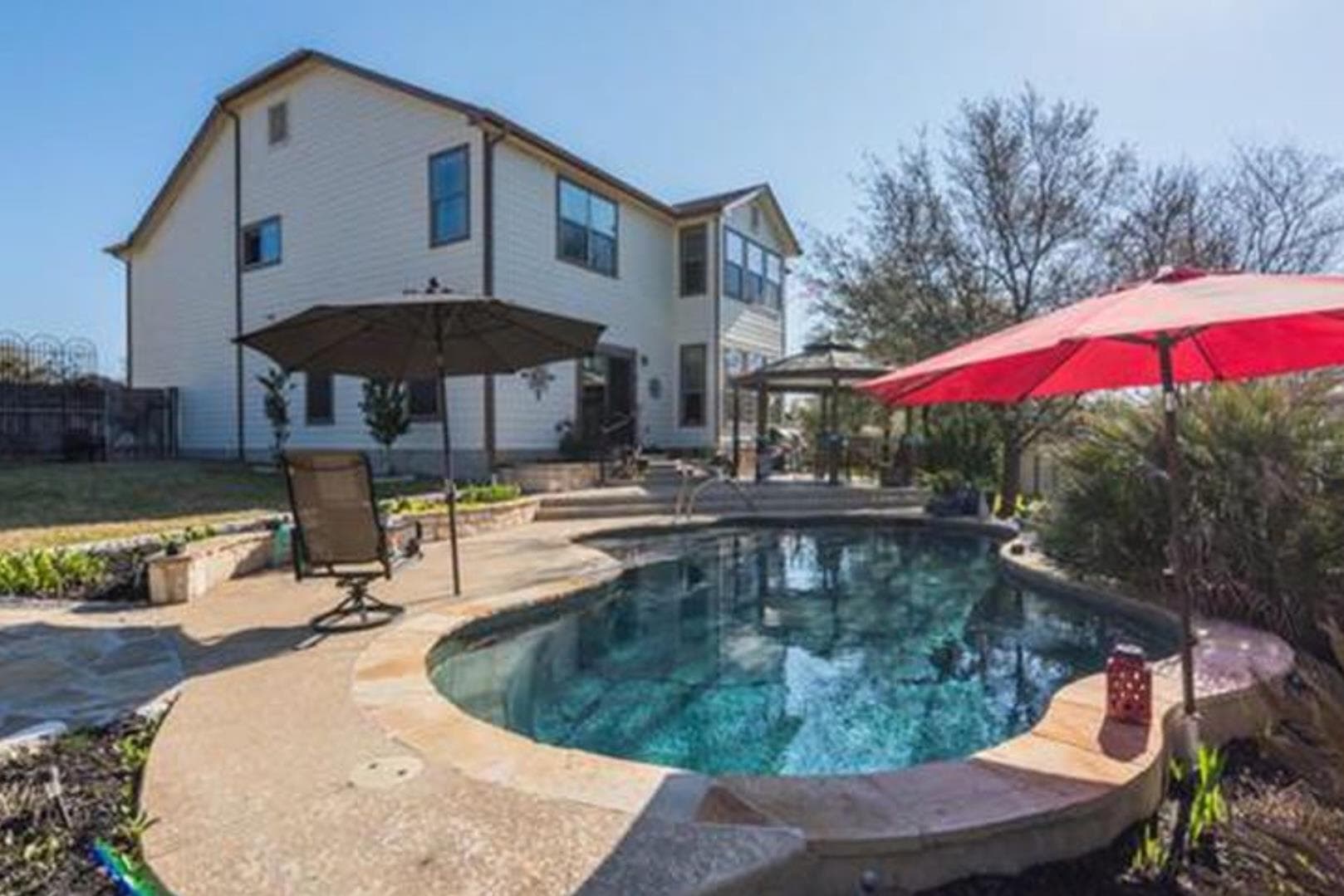 4405 Woodstock Dr