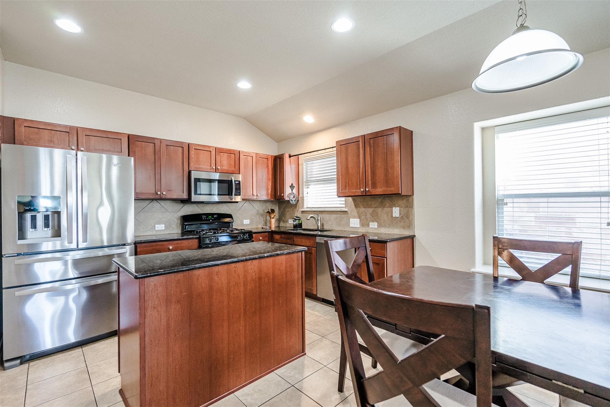 2404 Christoff Loop