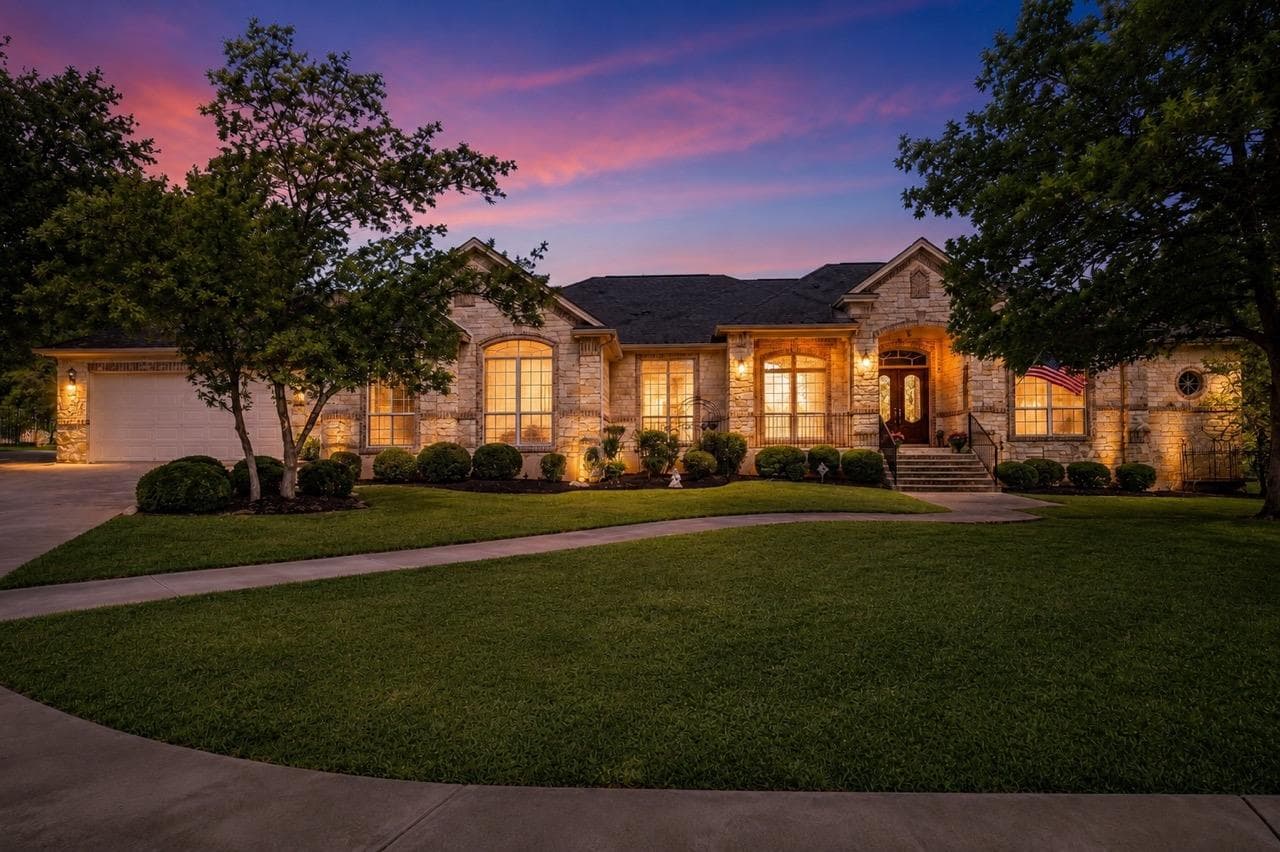 205 W Majestic Oak Ln