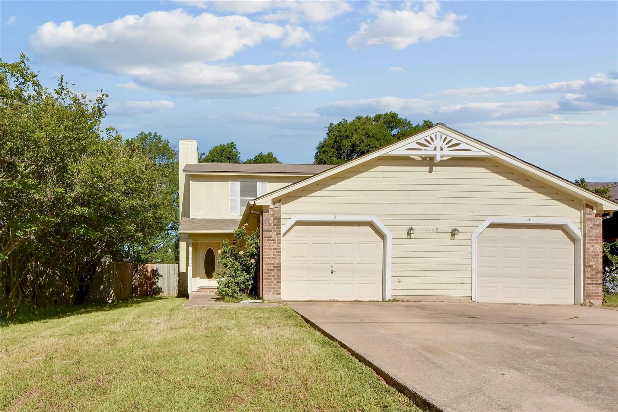 6102 Parkwood Dr