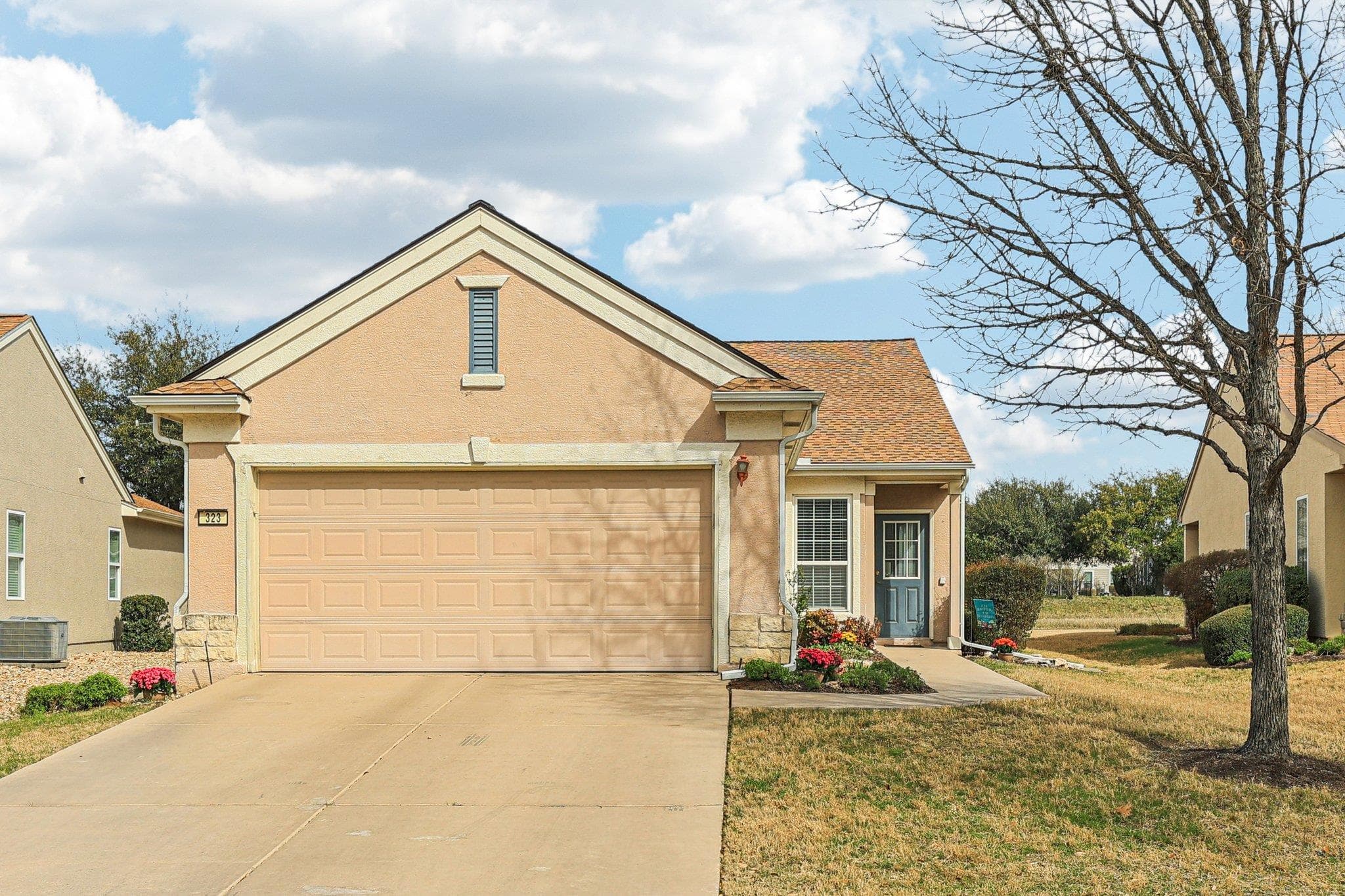 323 Crockett Loop