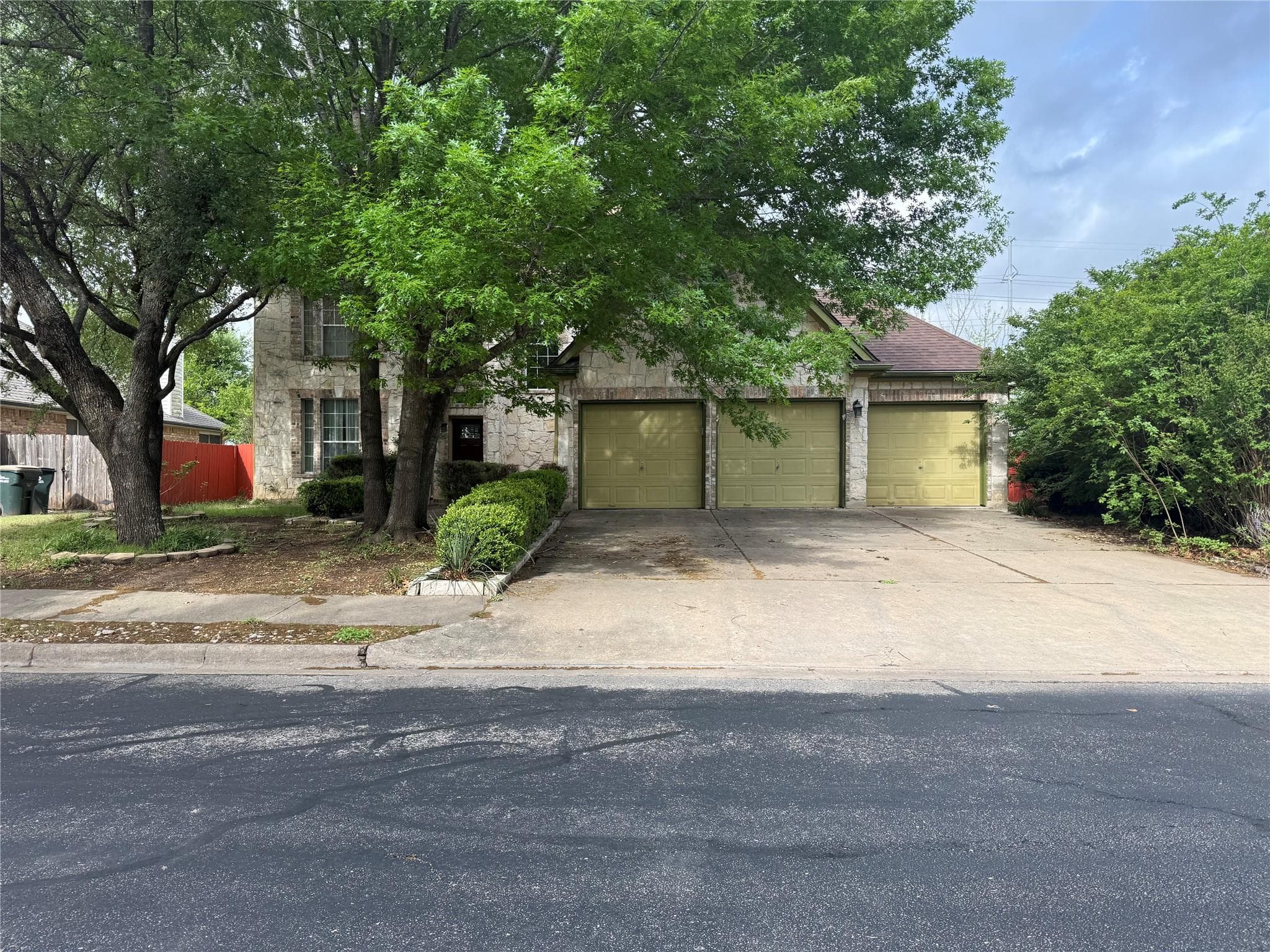 310 N Carriage Hills Dr