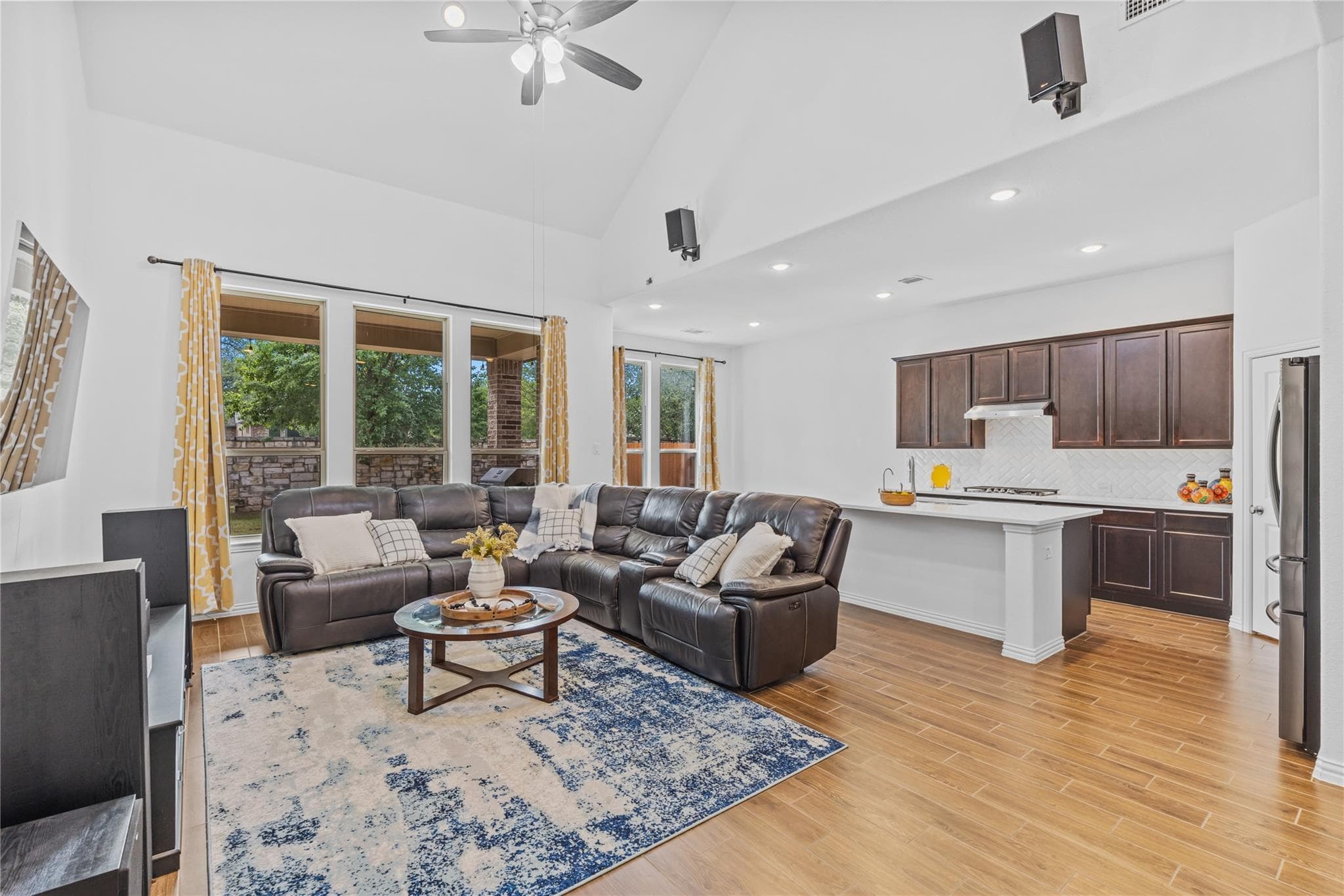 4132 Presidio Ln