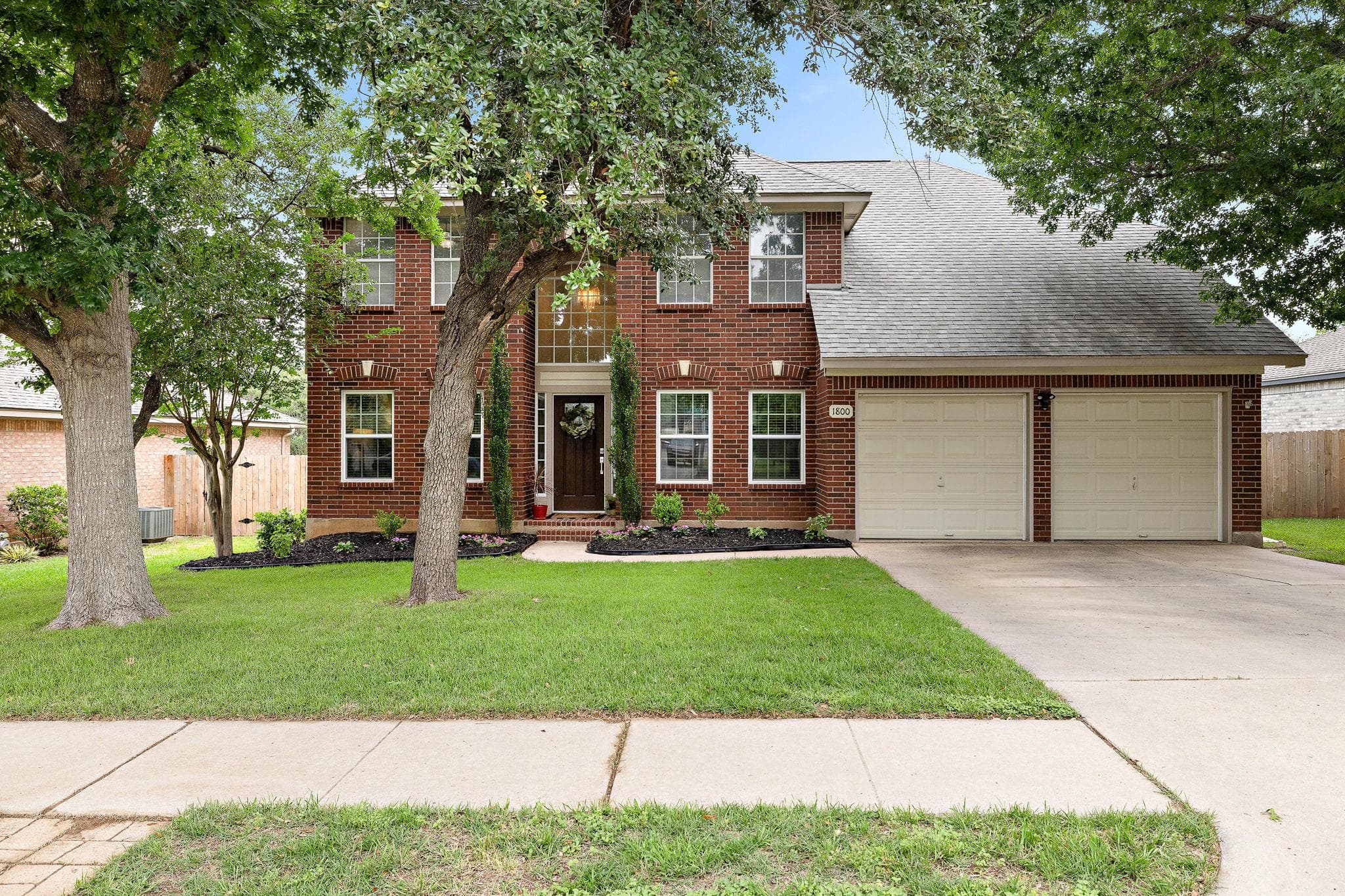 1800 Hollow Ridge Dr