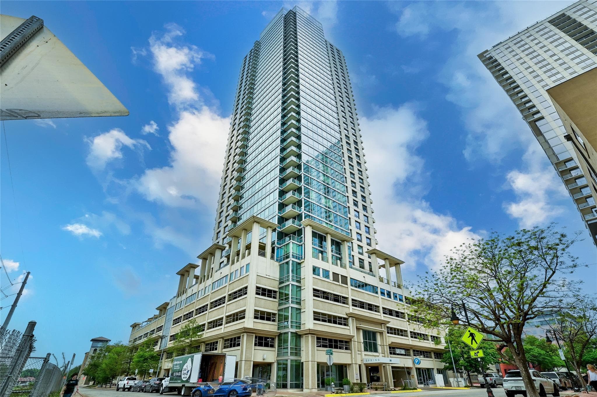 300 Bowie St #902
