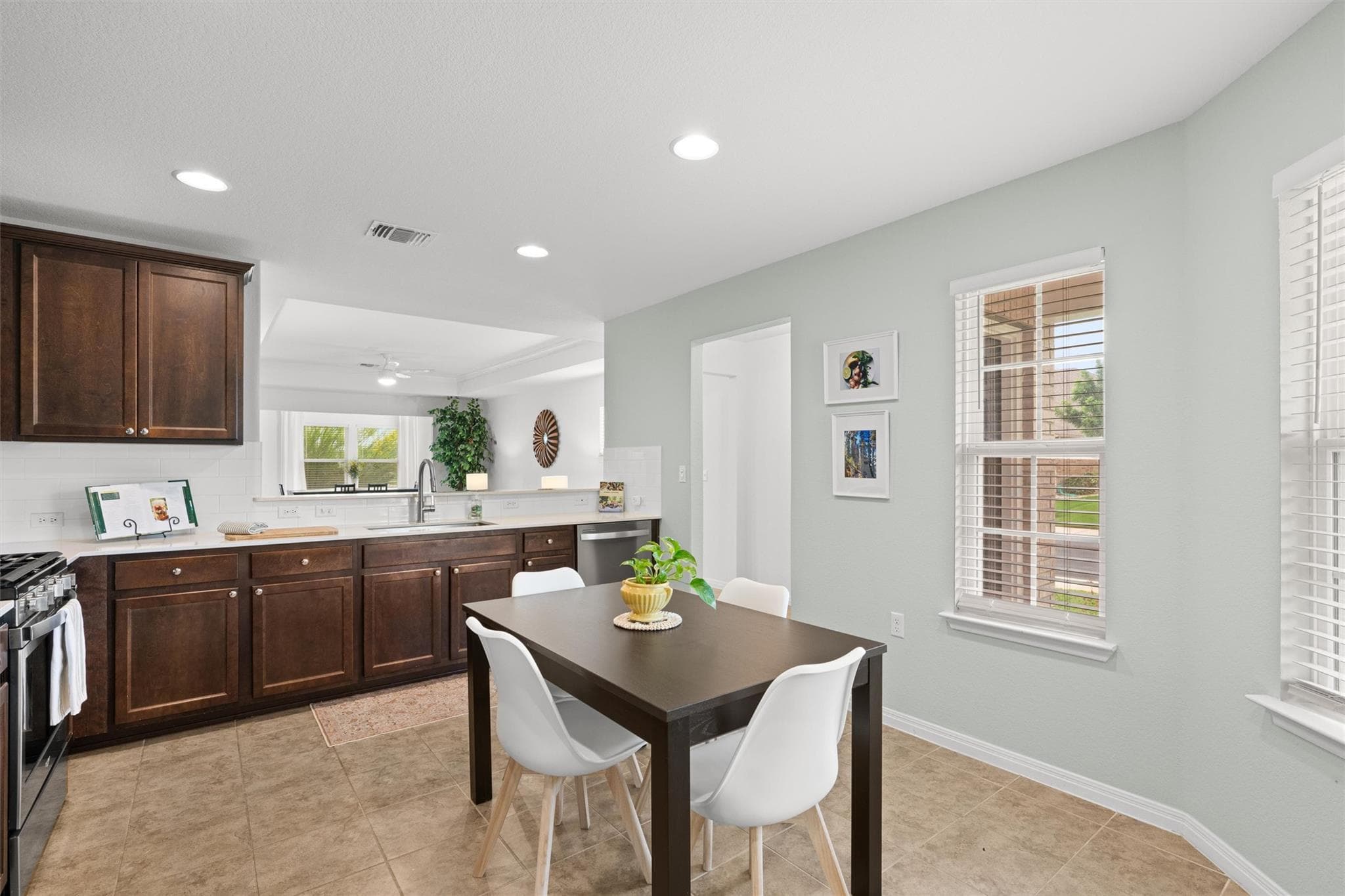 400 Fannin Ct