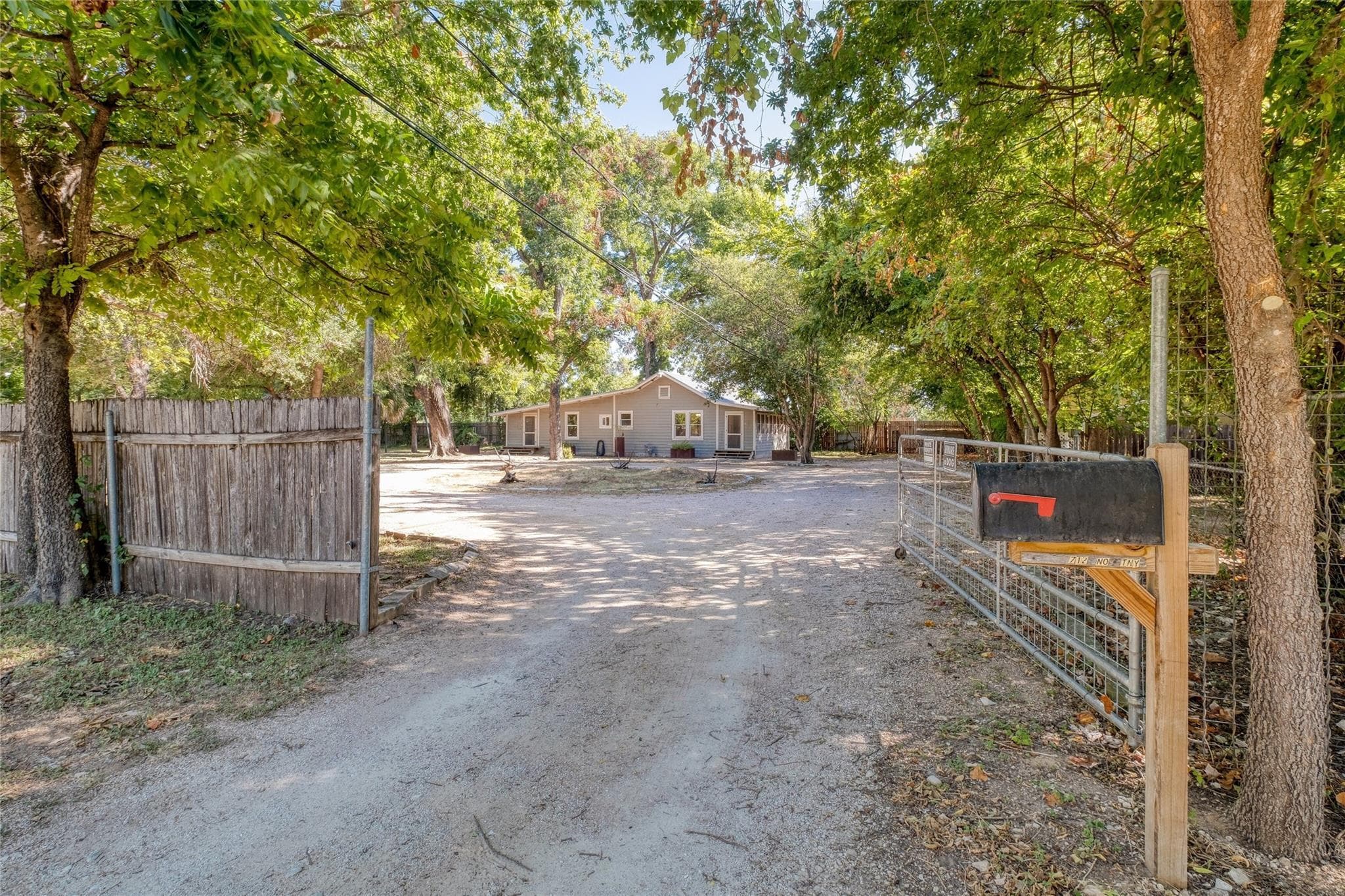 708 & 712 Nowotny Ln