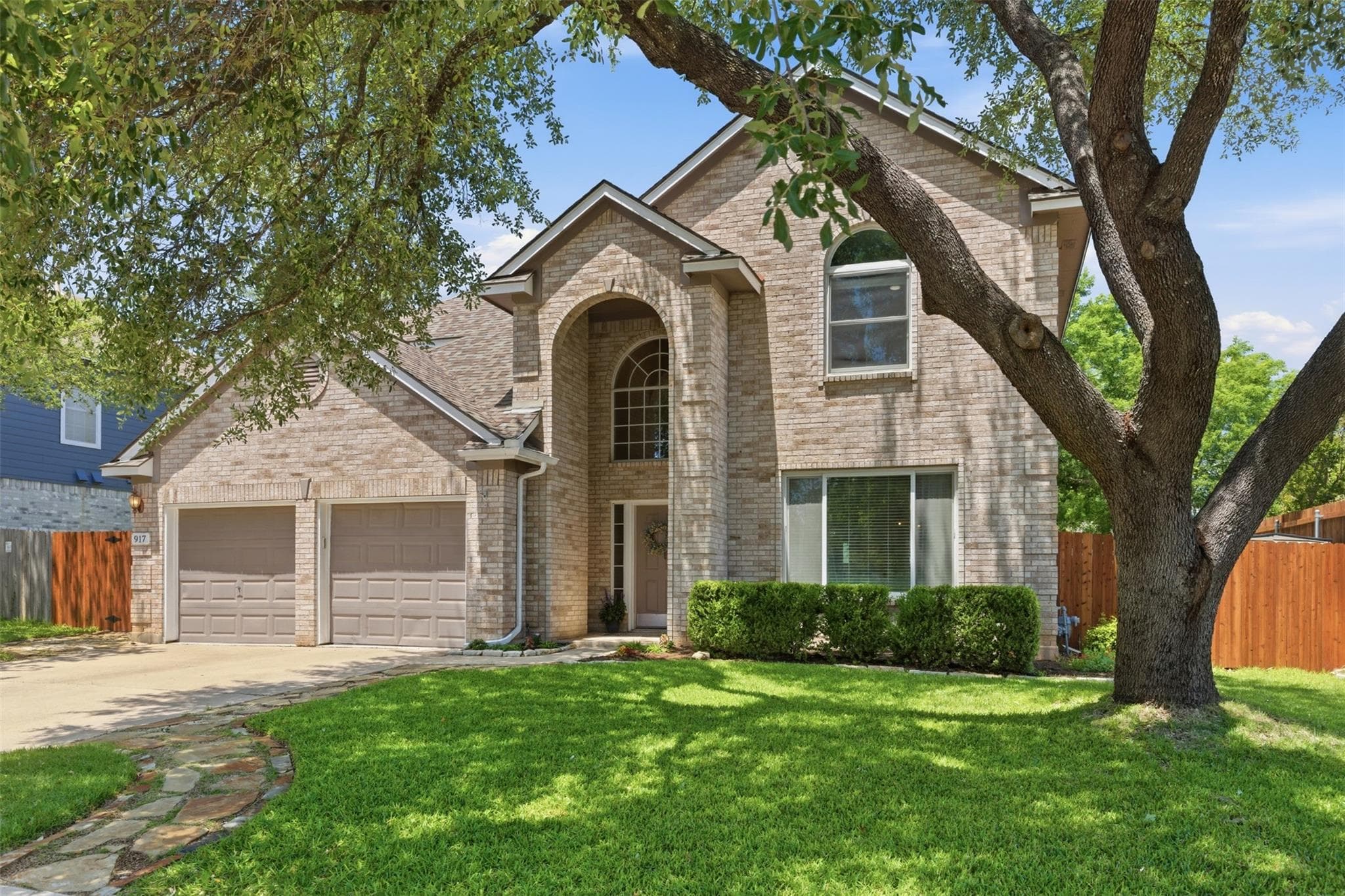 917 Woodhollow Ln